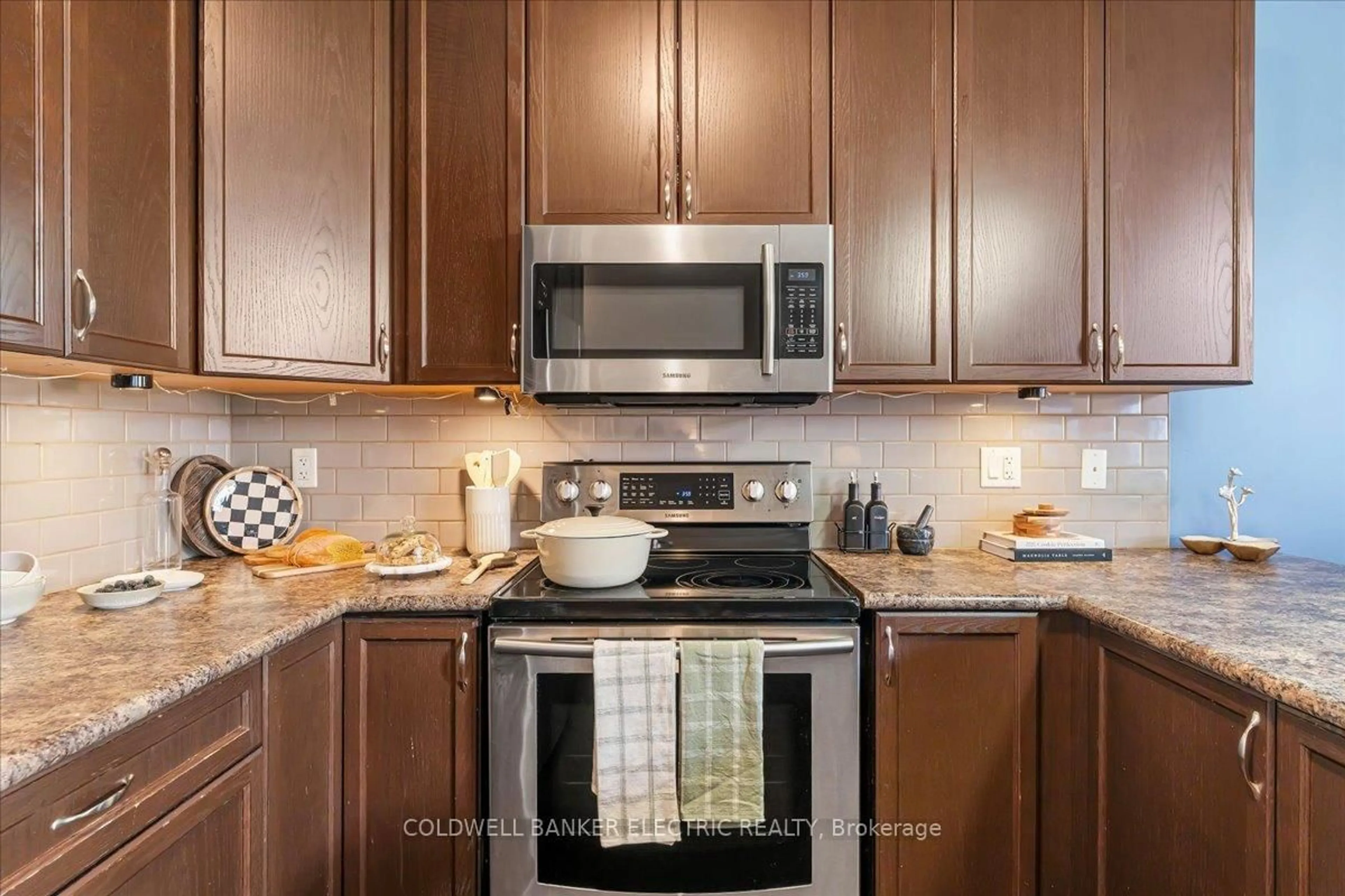 Standard kitchen, ceramic/tile floor for 432 Florence Dr, Peterborough Ontario K9J 0H9