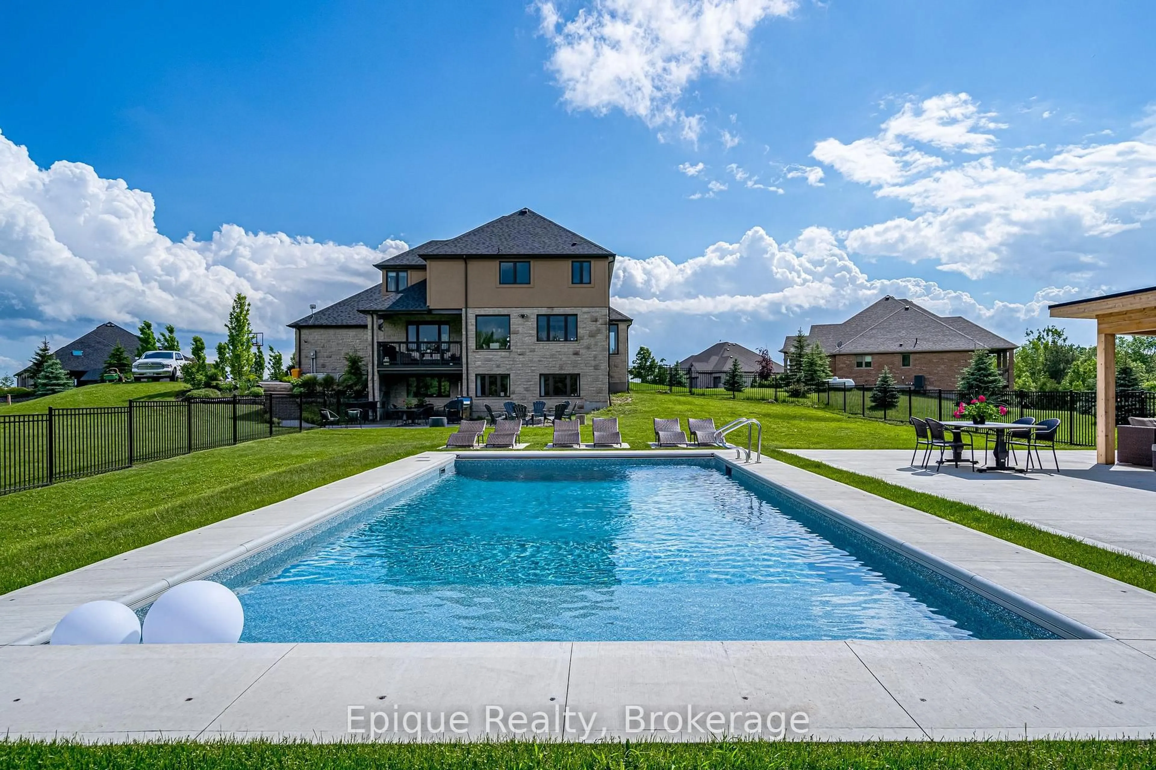 Pool for 125 Crewson Crt, Erin Ontario N0B 2K0