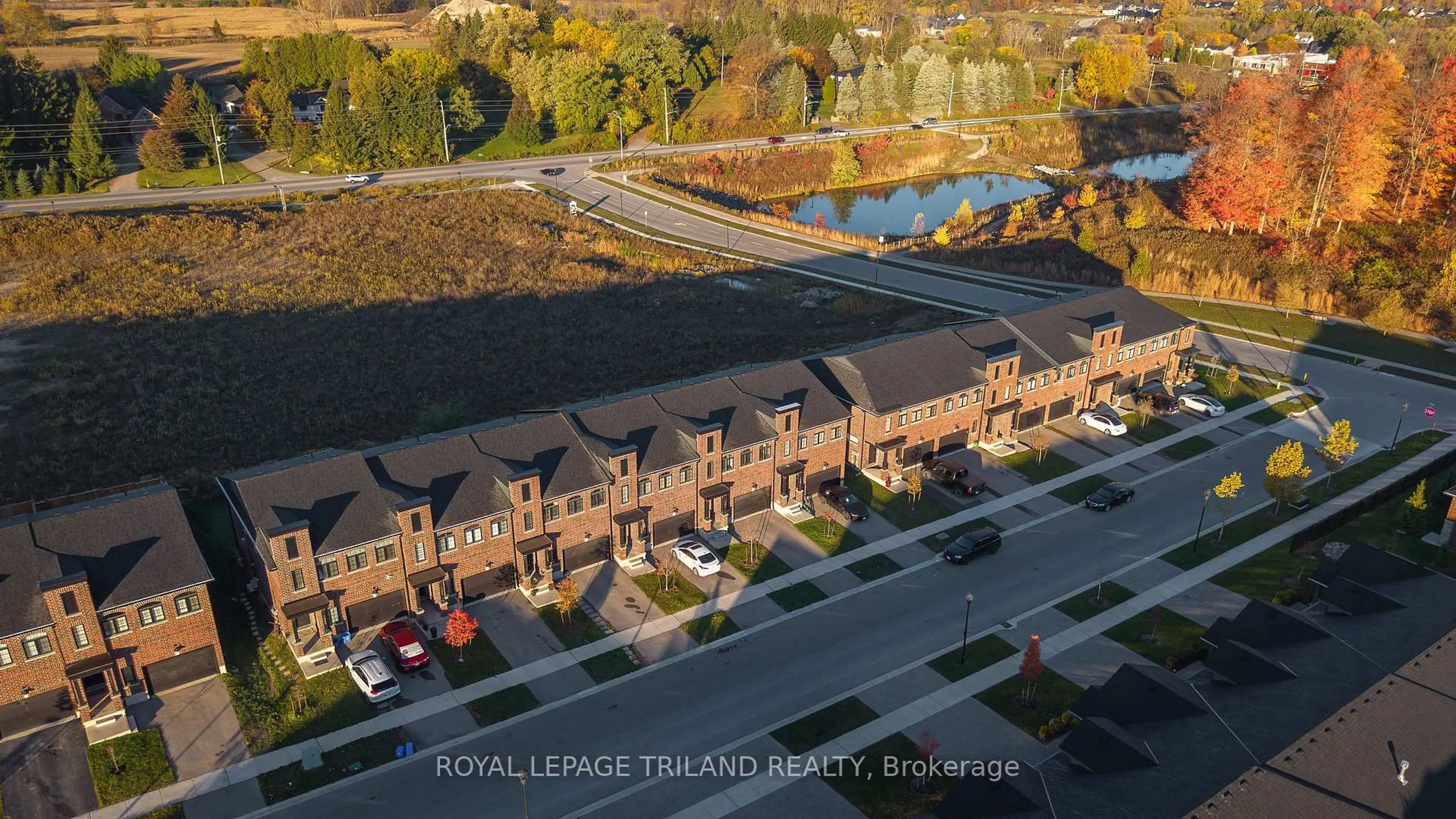 A pic from outside/outdoor area/front of a property/back of a property/a pic from drone, unknown for 1091 Upperpoint Ave, London South Ontario N6K 0L1