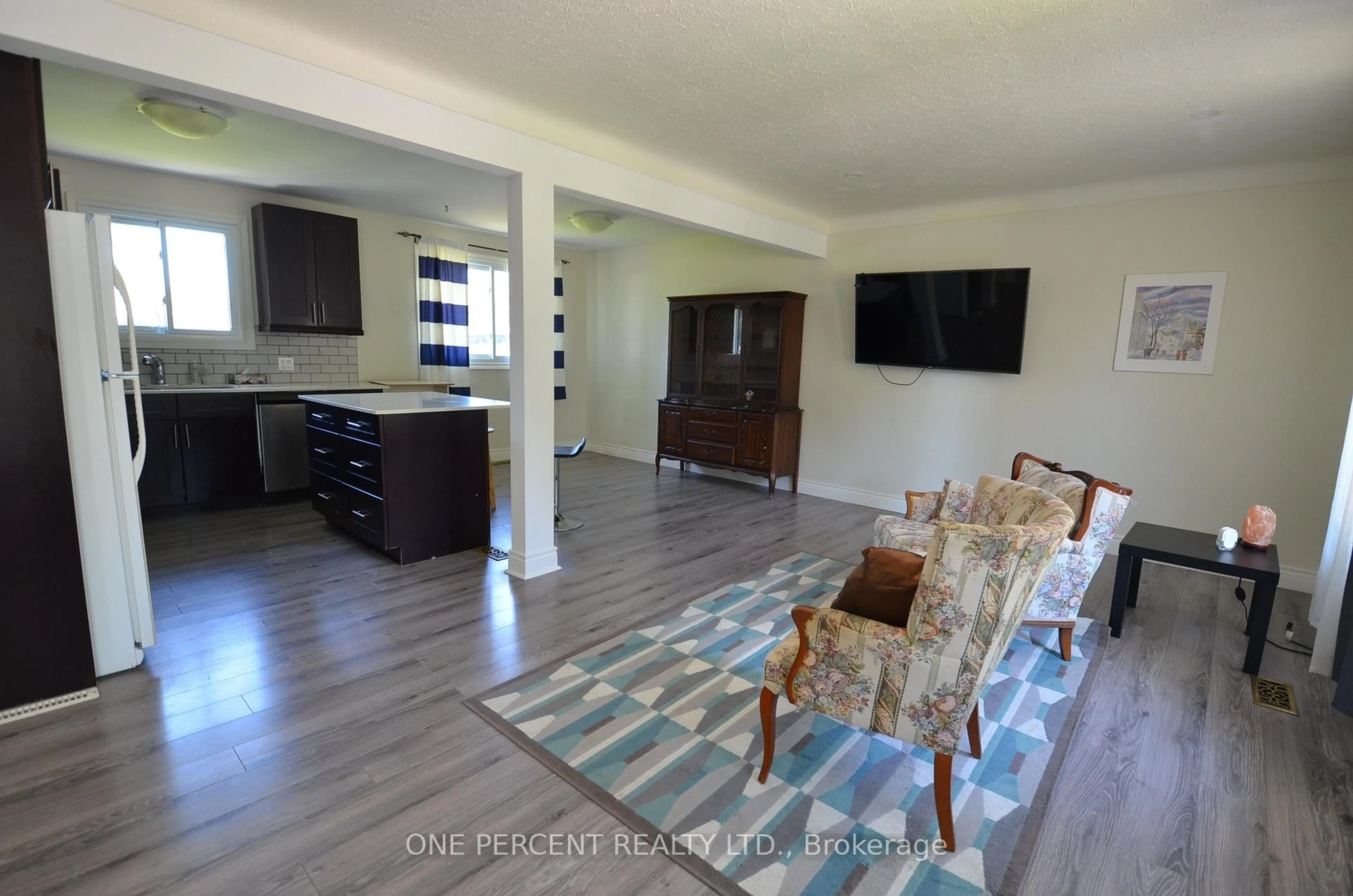 Open concept kitchen, unknown for 43 Loyalist Dr, Welland Ontario L3C 2X9