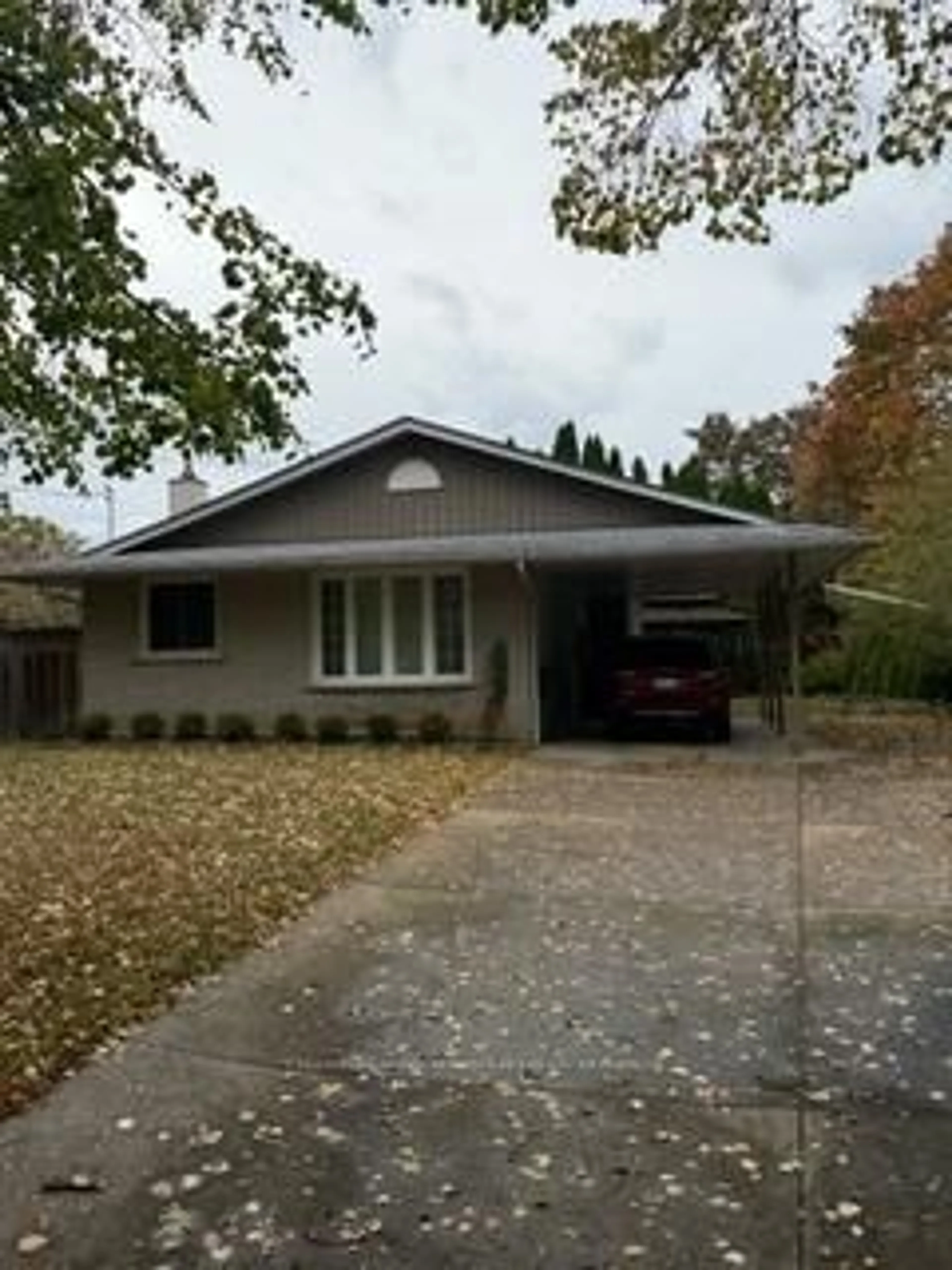 Home with vinyl exterior material, street for 7 Brookbanks Dr, St. Catharines Ontario L2N 3W5