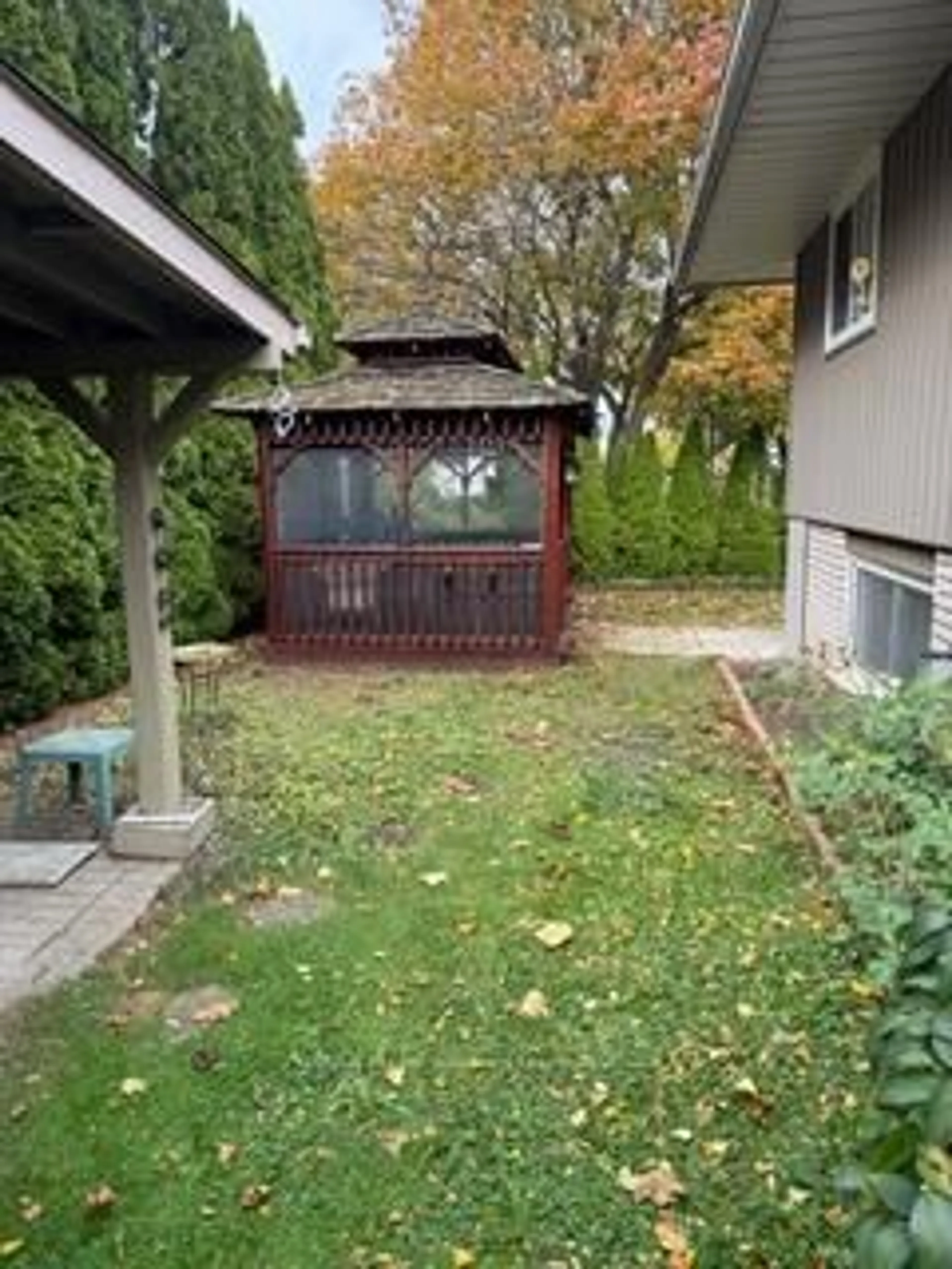 Patio, street for 7 Brookbanks Dr, St. Catharines Ontario L2N 3W5