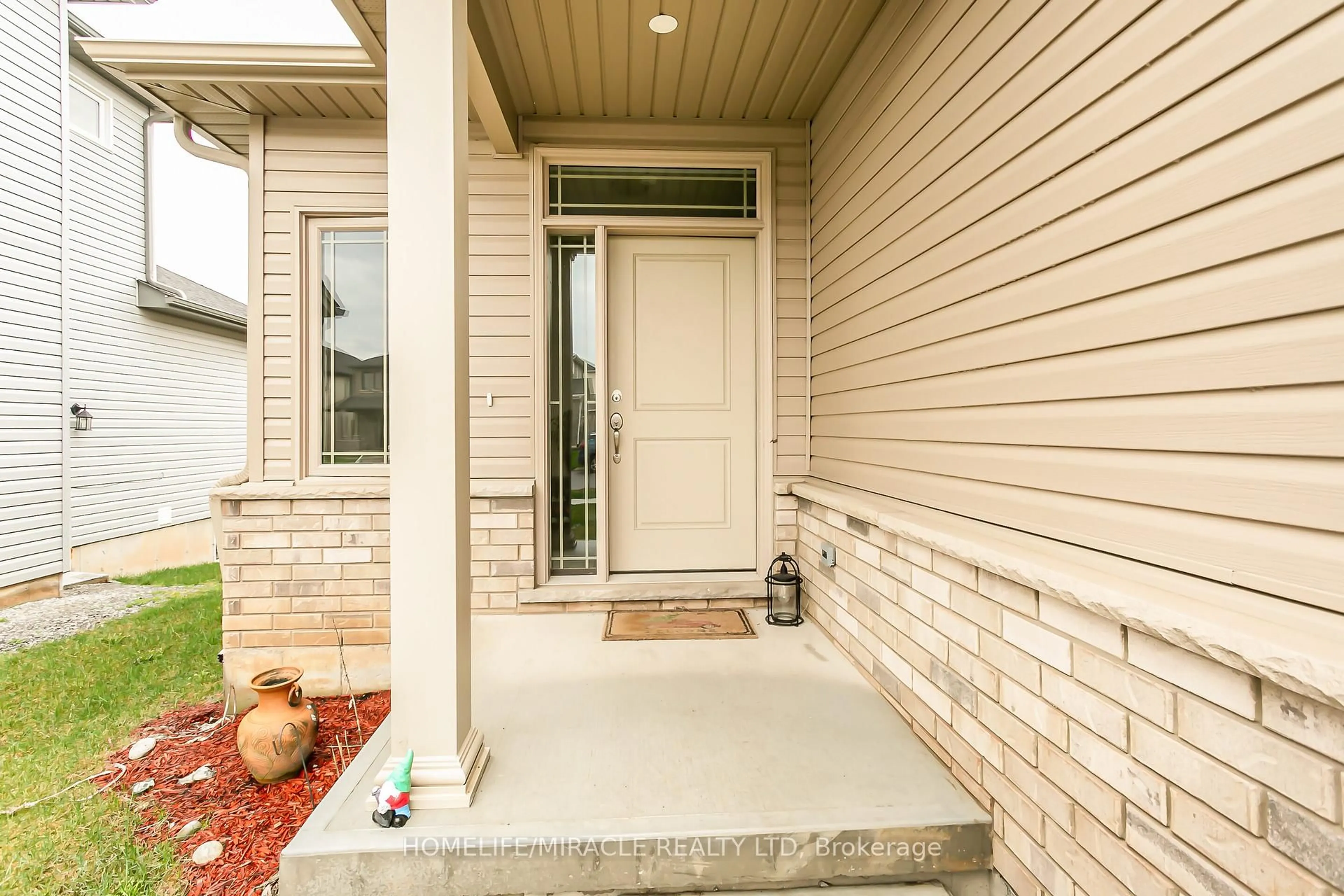 Indoor entryway for 15 Tucker St, Thorold Ontario L2V 0G3