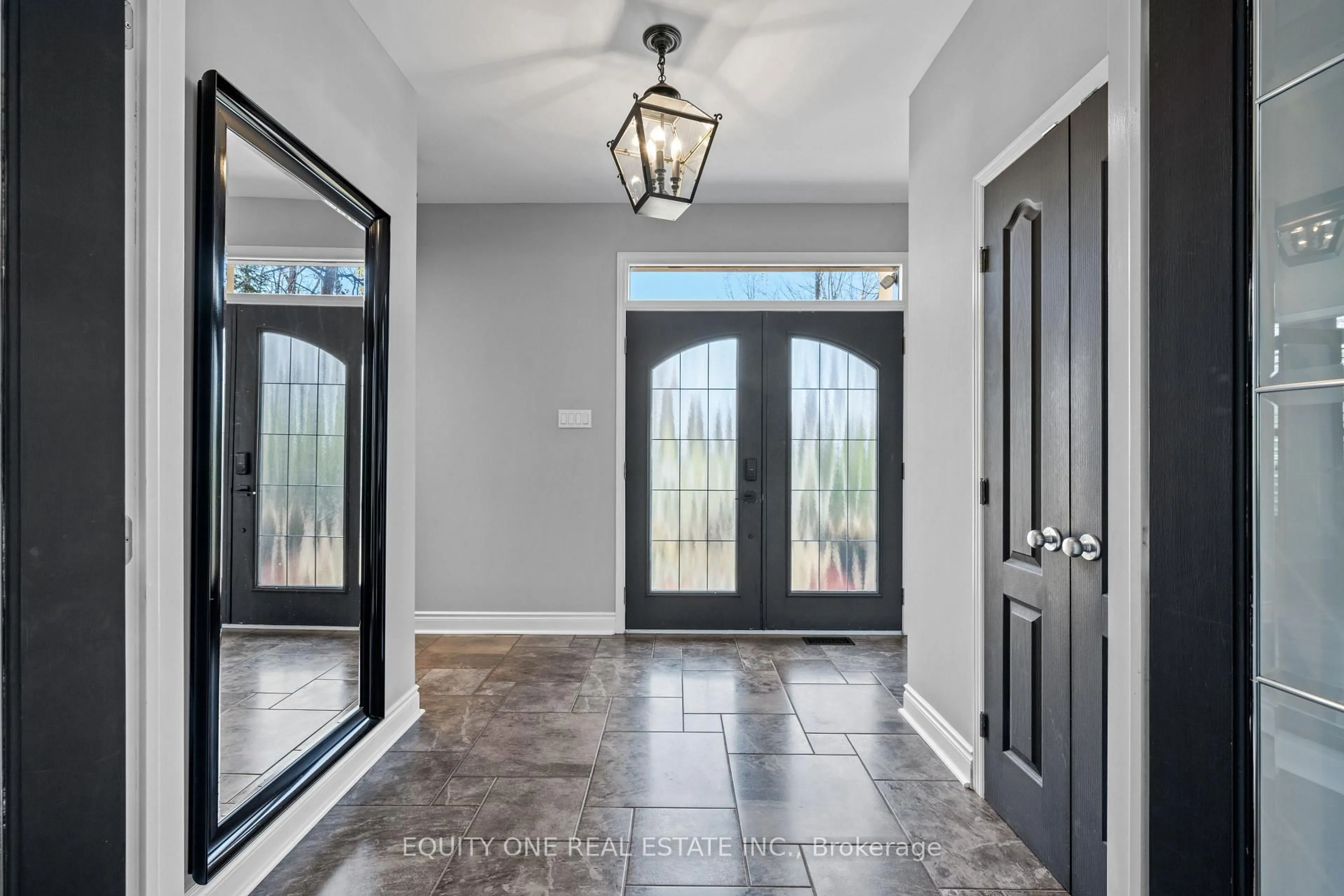 Indoor entryway for 133 Arbourbrook Blvd, Carp Ontario K0A 1L0
