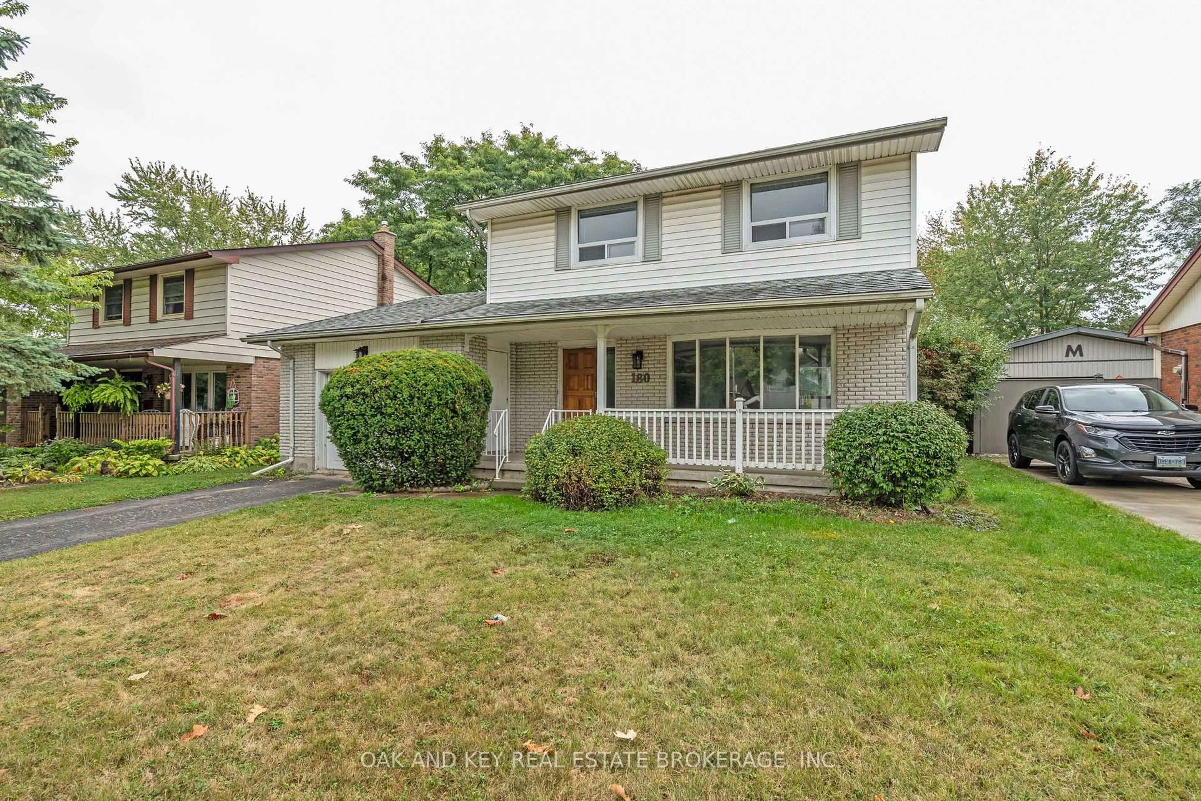 Home with vinyl exterior material, street for 180 Belmont Dr, London South Ontario N6J 2E5