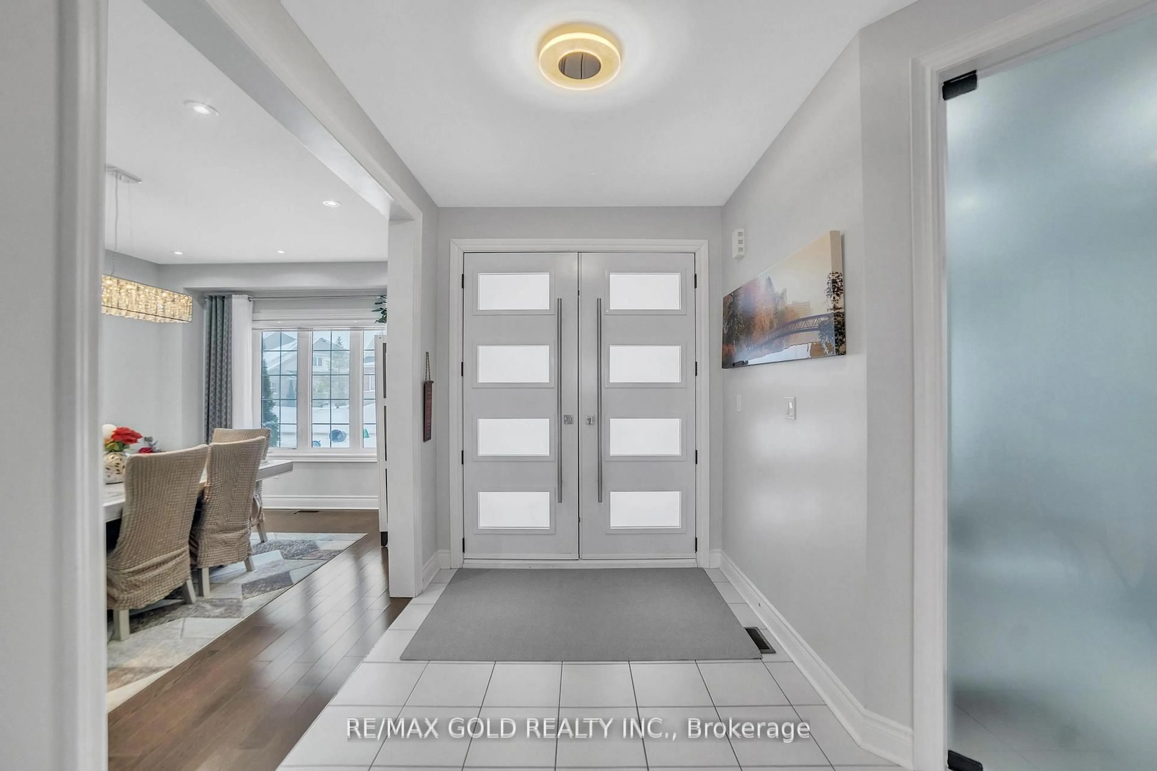 Indoor entryway for 28 Meek Ave, Mono Ontario L0W 2Z2