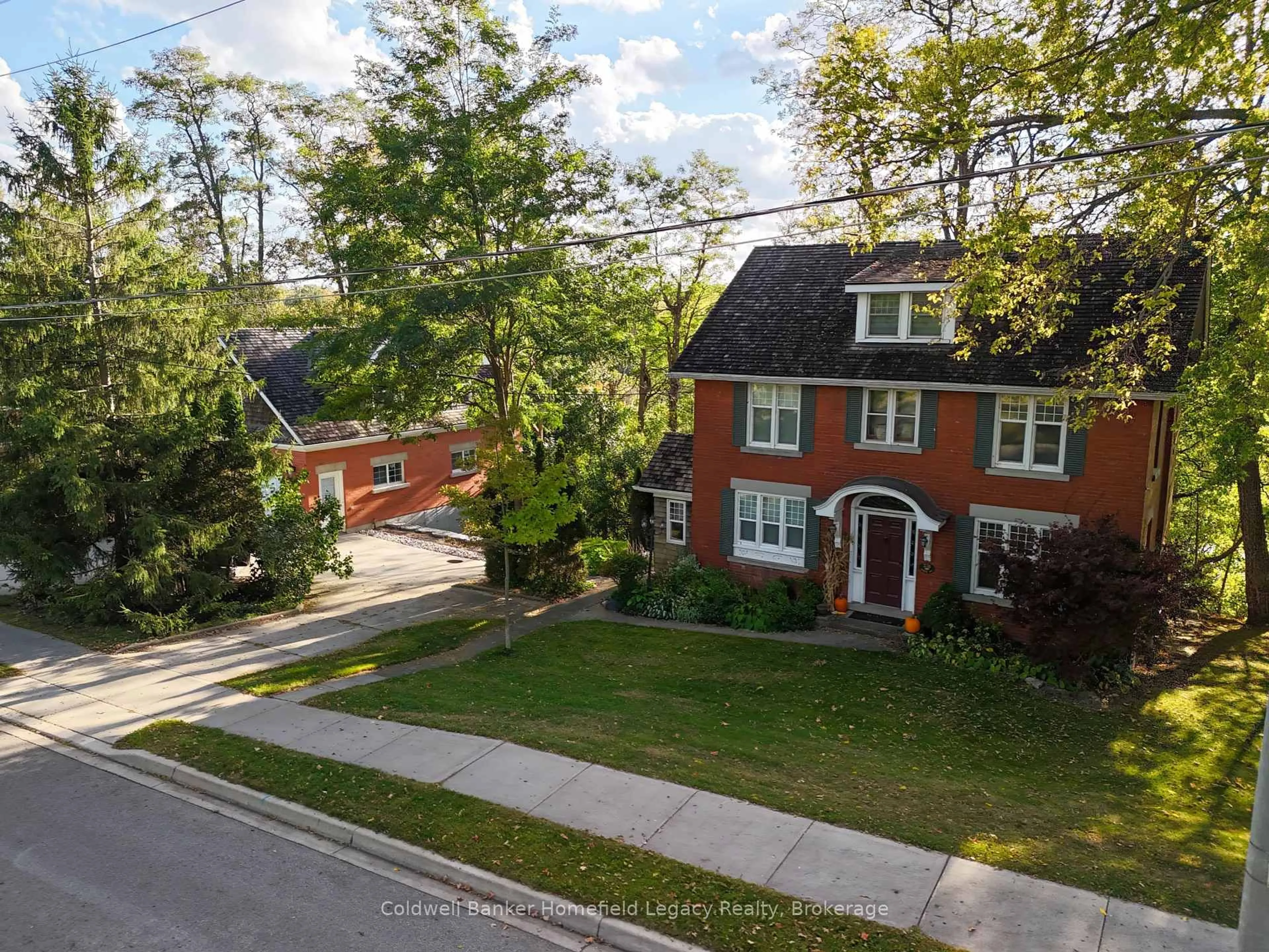 A pic from outside/outdoor area/front of a property/back of a property/a pic from drone, street for 276 Emily St, St. Marys Ontario N4X 1A5