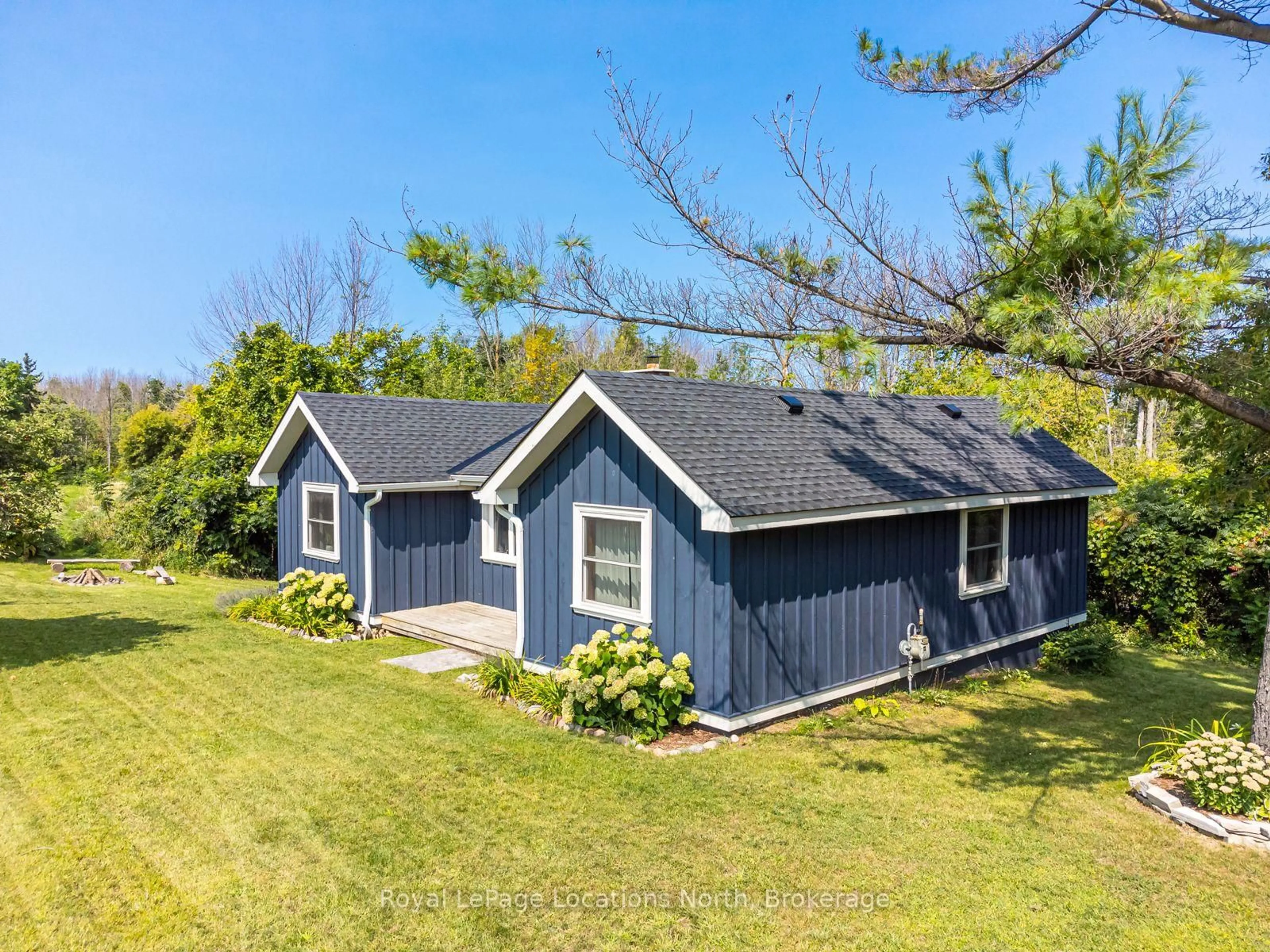 A pic from outside/outdoor area/front of a property/back of a property/a pic from drone, unknown for 209009 26 Highway, Blue Mountains Ontario N0H 1J0