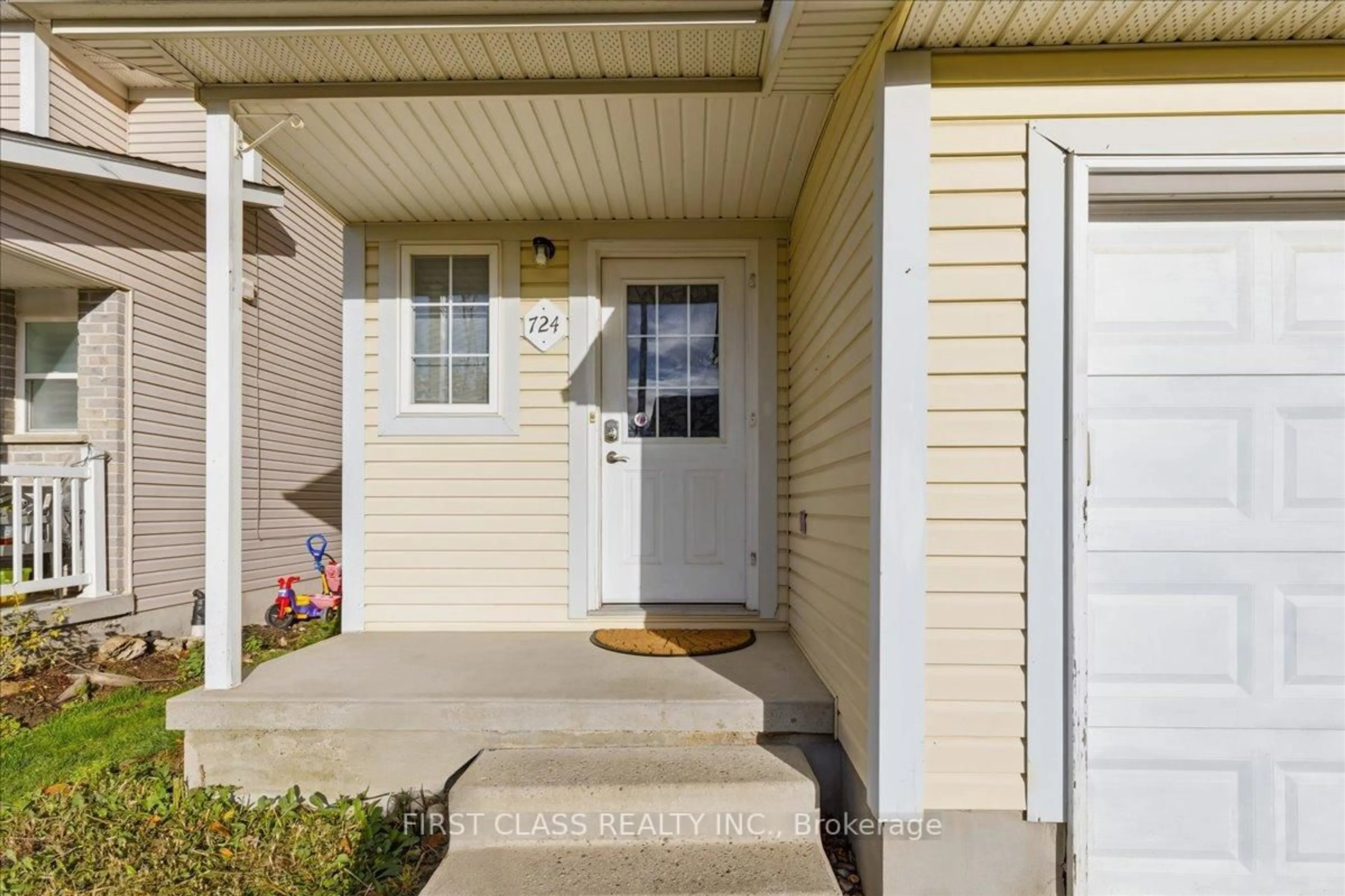 Indoor entryway for 724 Angler Way, Waterloo Ontario N2K 4L6