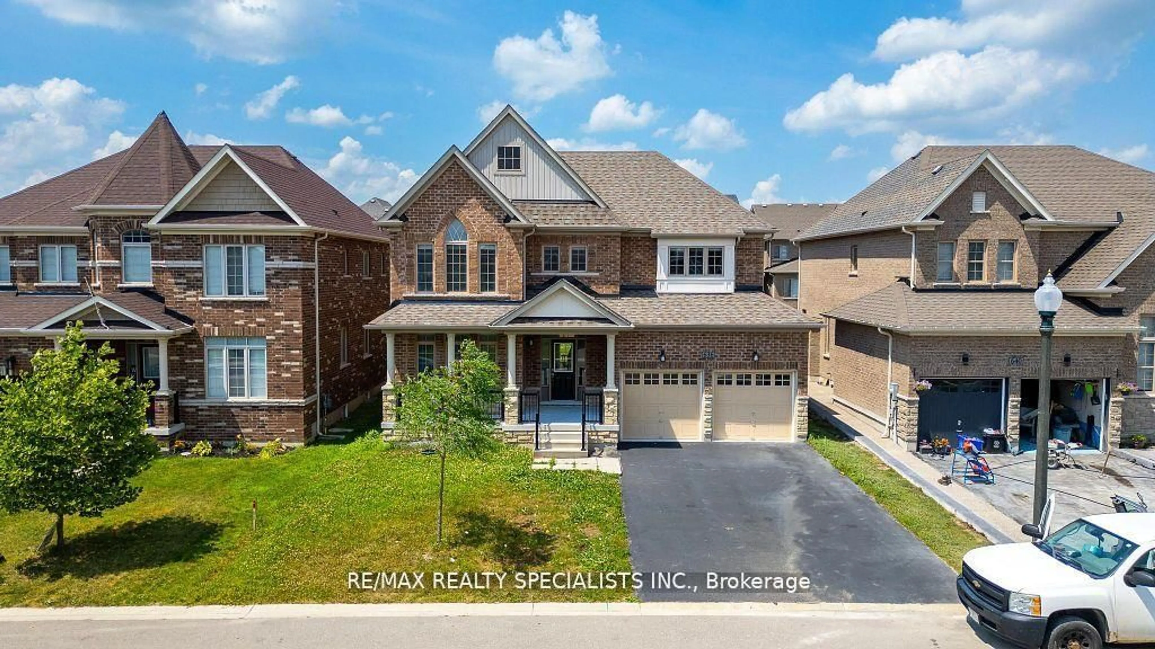 A pic from outside/outdoor area/front of a property/back of a property/a pic from drone, street for 636 Mcgill Lane, Woodstock Ontario N4T 0L3