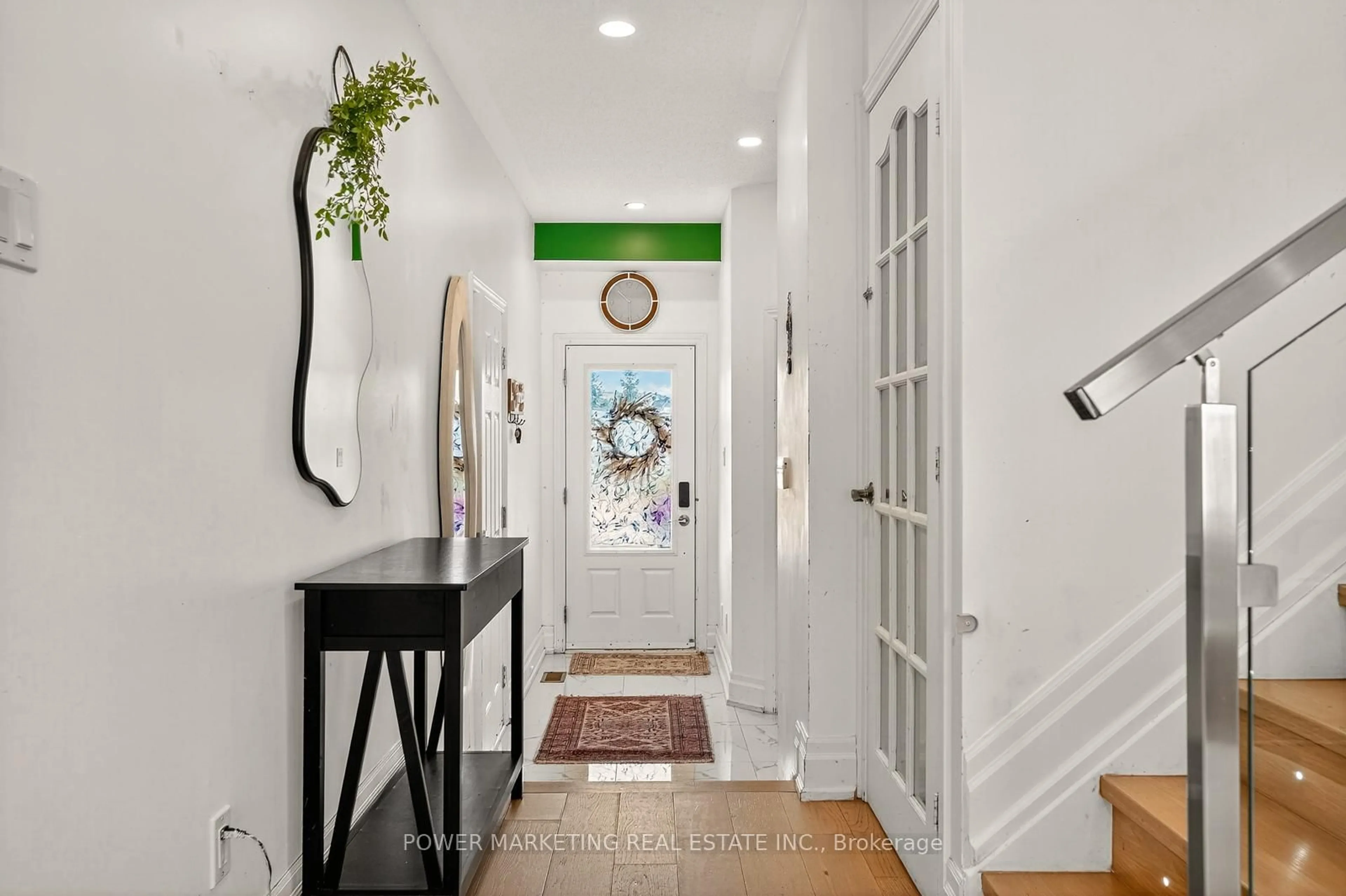 Indoor entryway for 657 Clearbrook Dr #657, Ottawa Ontario K2J 5S1