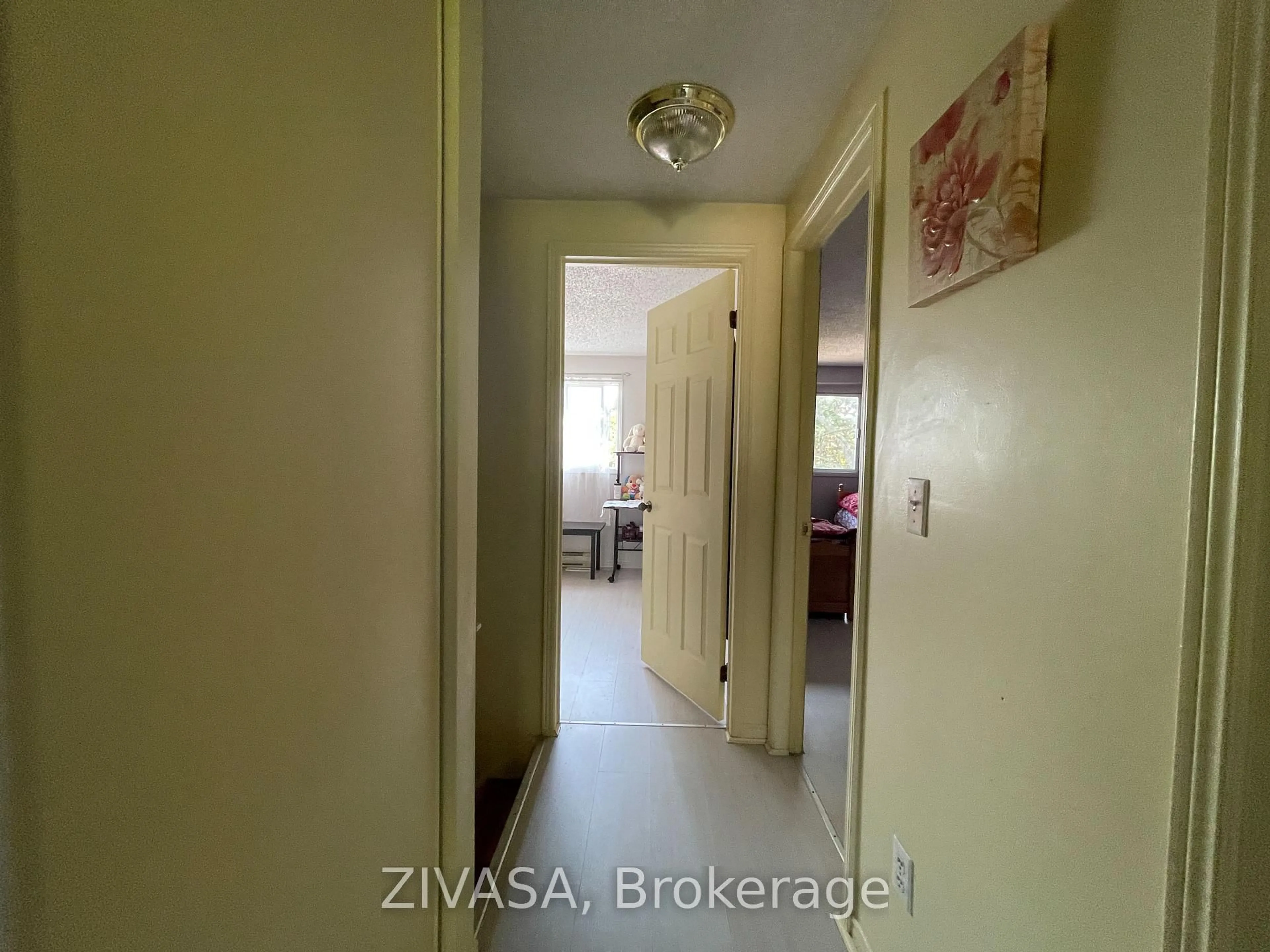 Indoor foyer for 451 Auden Rd, Guelph Ontario N1E 6V7