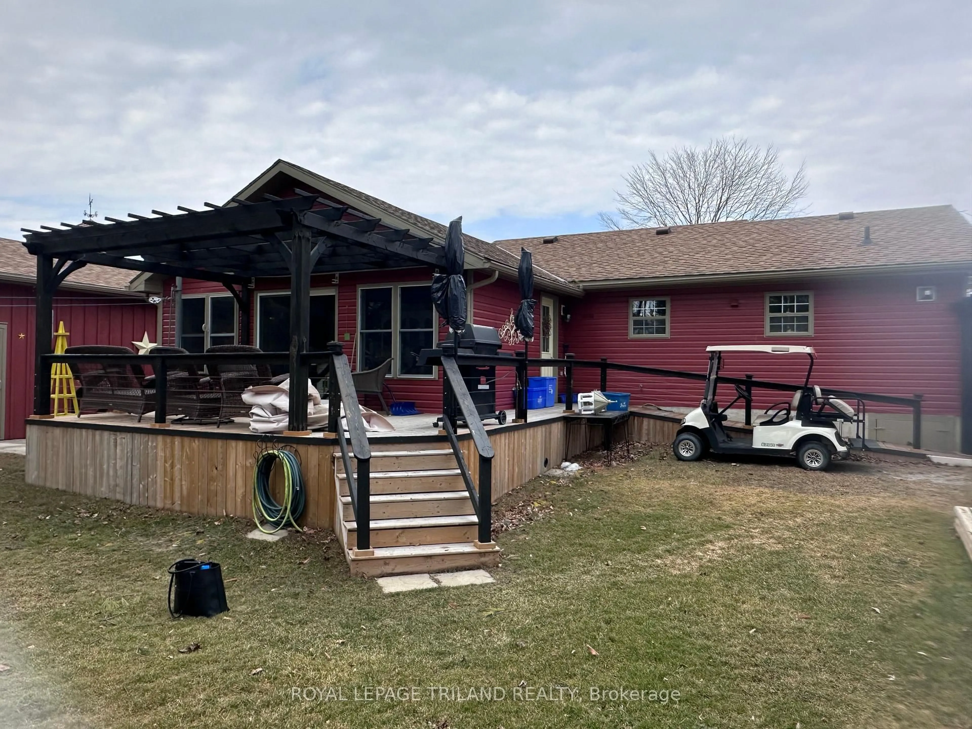 A pic from outside/outdoor area/front of a property/back of a property/a pic from drone, building for 4 Grace Crt, Bayham Ontario N0J 1T0