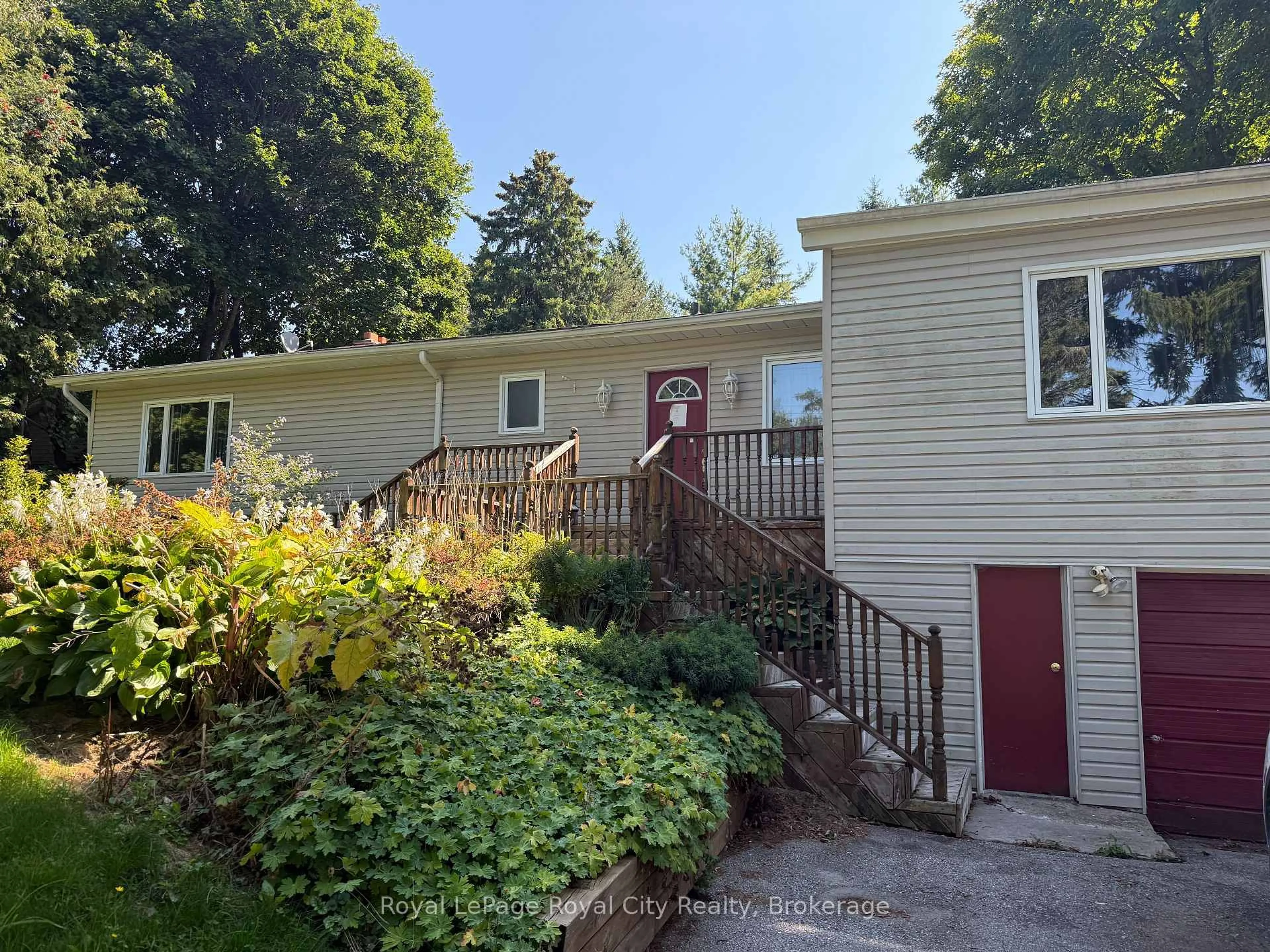 A pic from outside/outdoor area/front of a property/back of a property/a pic from drone, unknown for 1 Kenneth Ave, Erin Ontario N0B 1T0