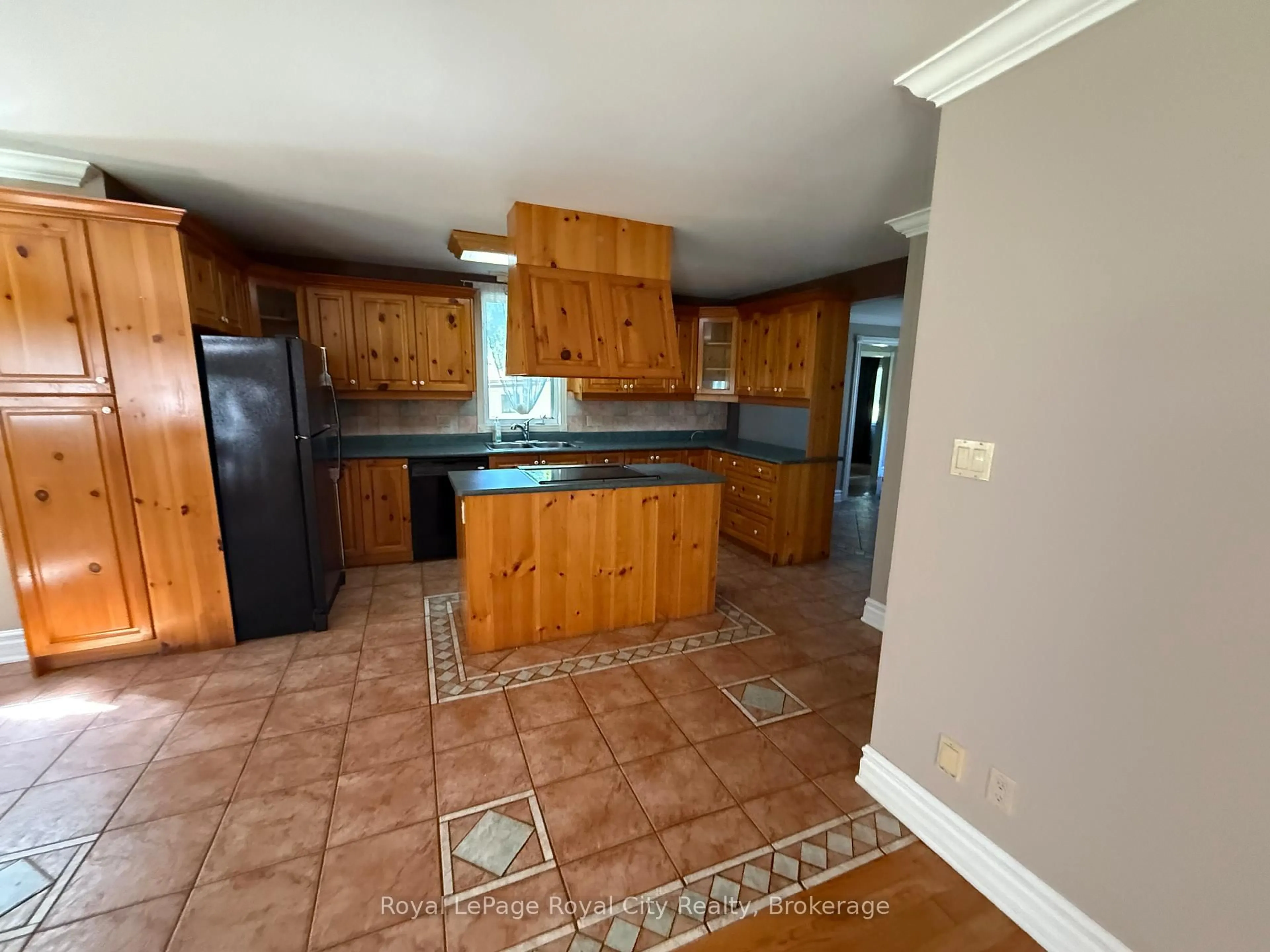 Unknown for 1 Kenneth Ave, Erin Ontario N0B 1T0