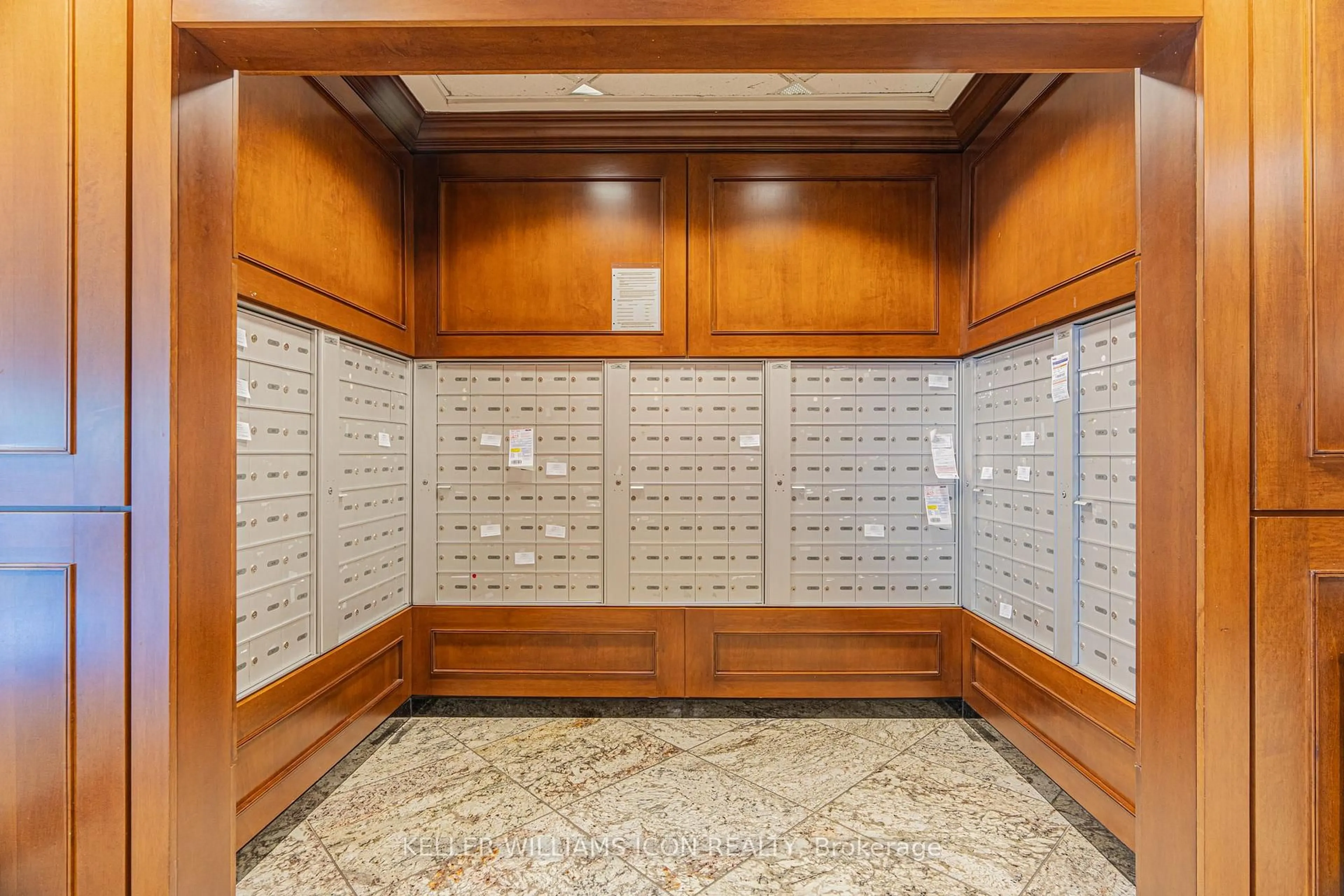 Indoor foyer for 195 Besserer St #2209, Ottawa Ontario K1N 0B6