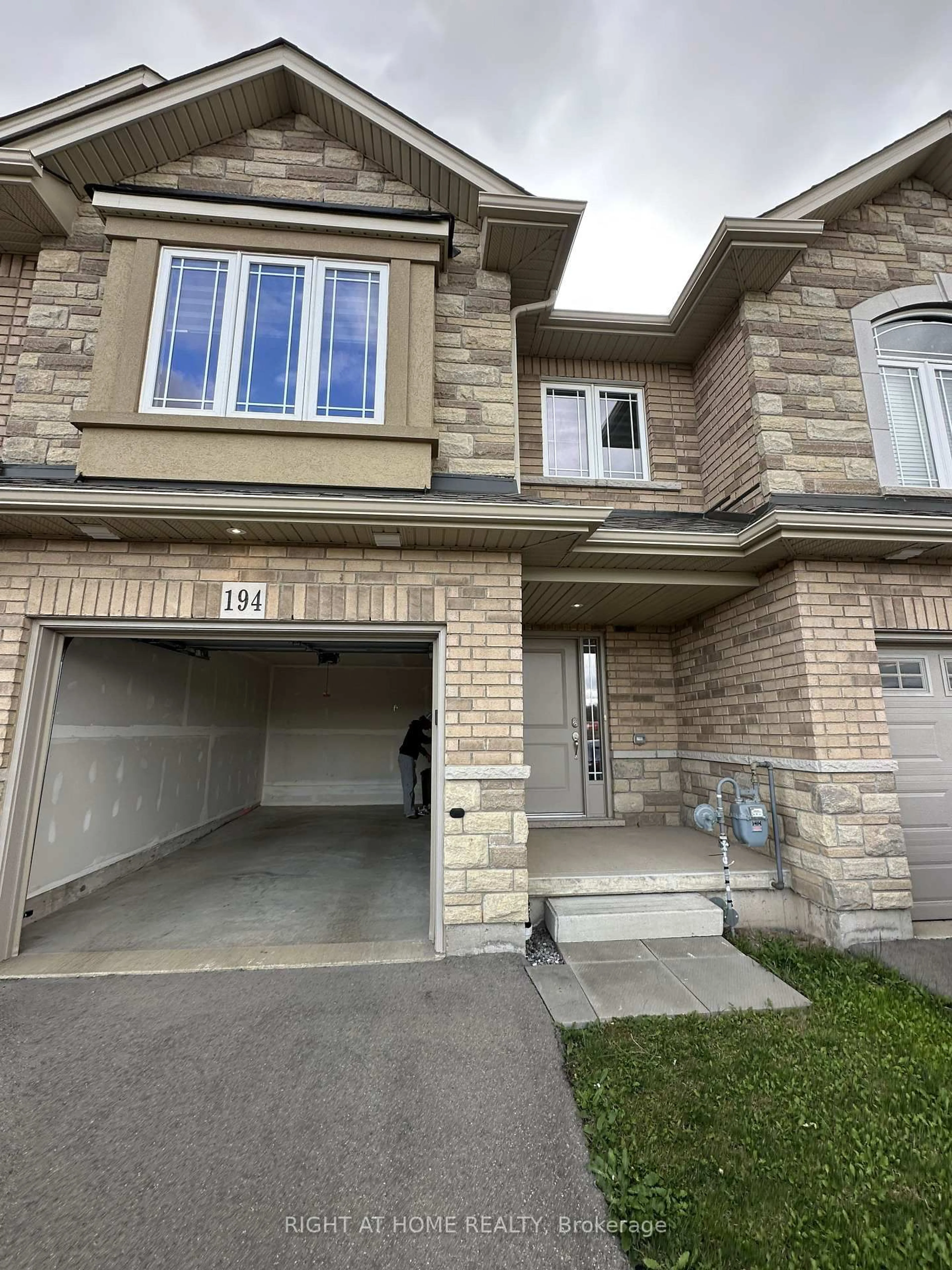 Unknown for 194 Dalgleish Tr, Hamilton Ontario L0R 1P0