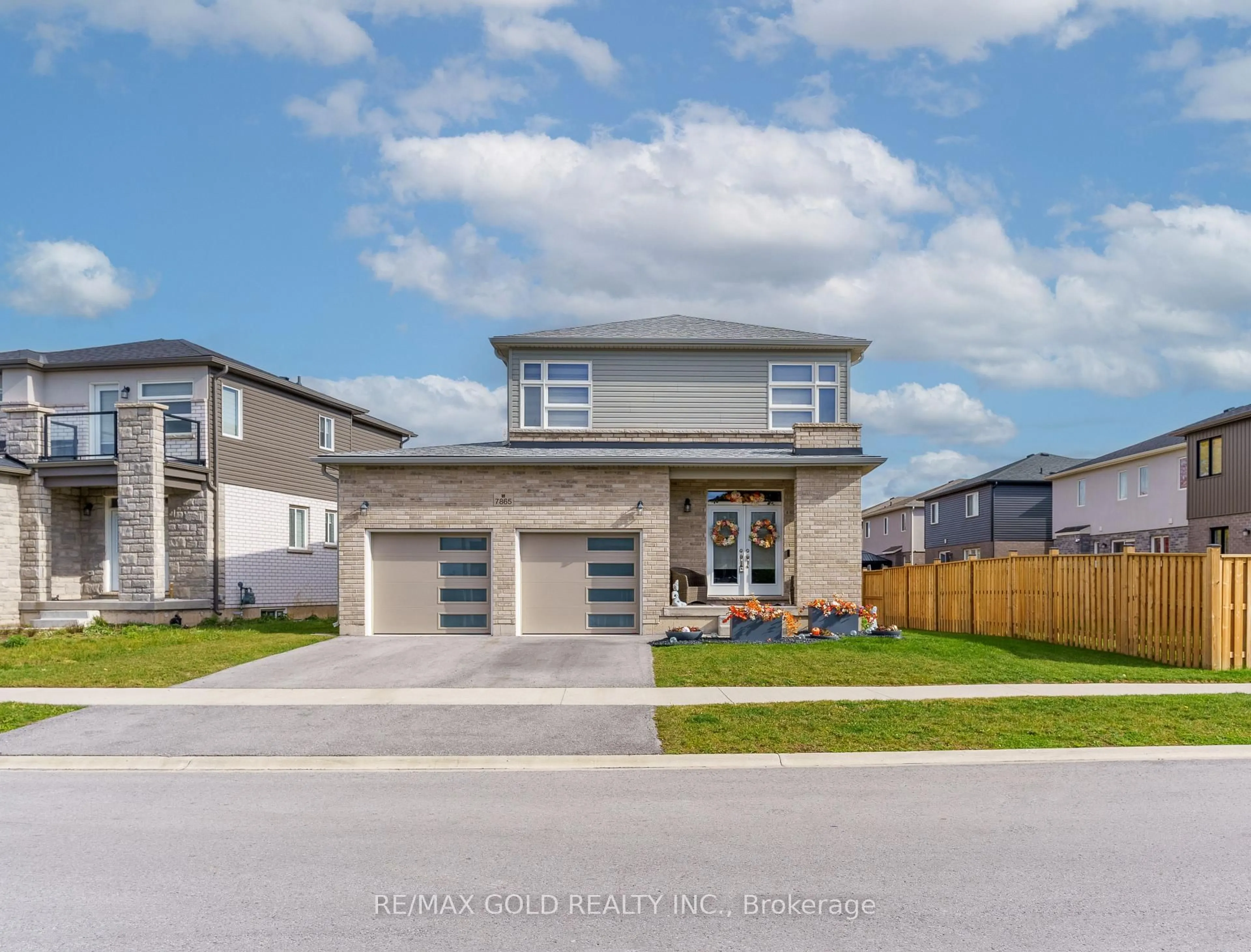 Home with brick exterior material, street for 7865 Seabiscuit Dr, Niagara Falls Ontario L2H 3T9