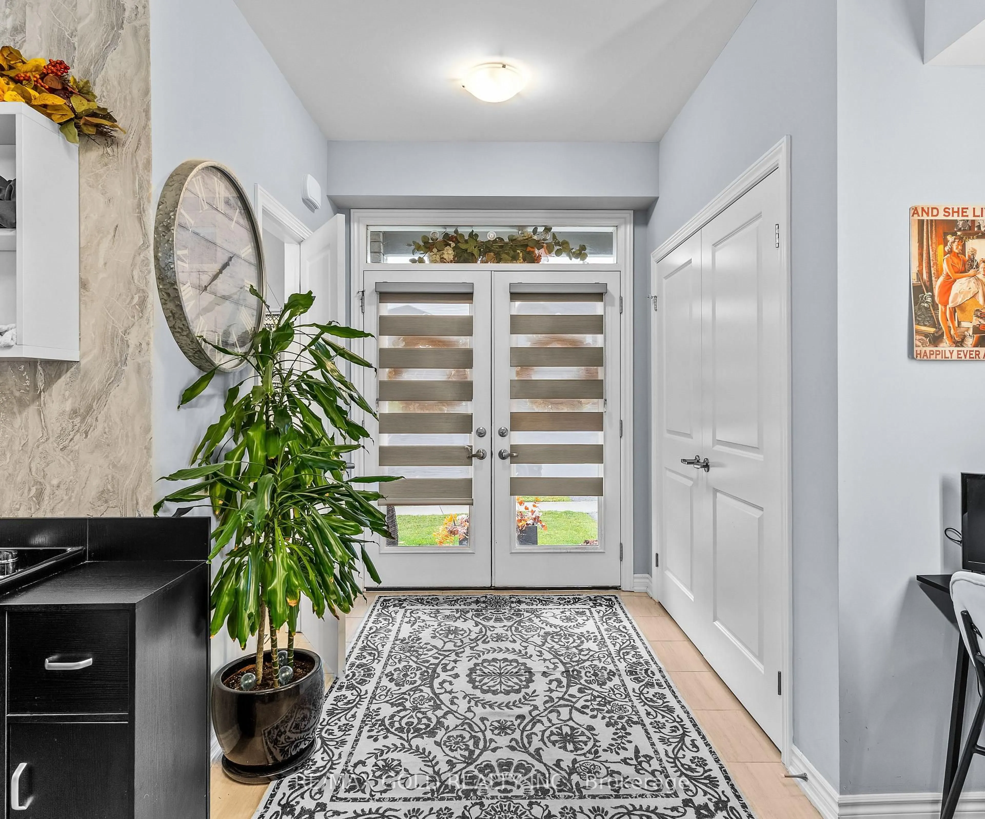 Indoor entryway for 7865 Seabiscuit Dr, Niagara Falls Ontario L2H 3T9