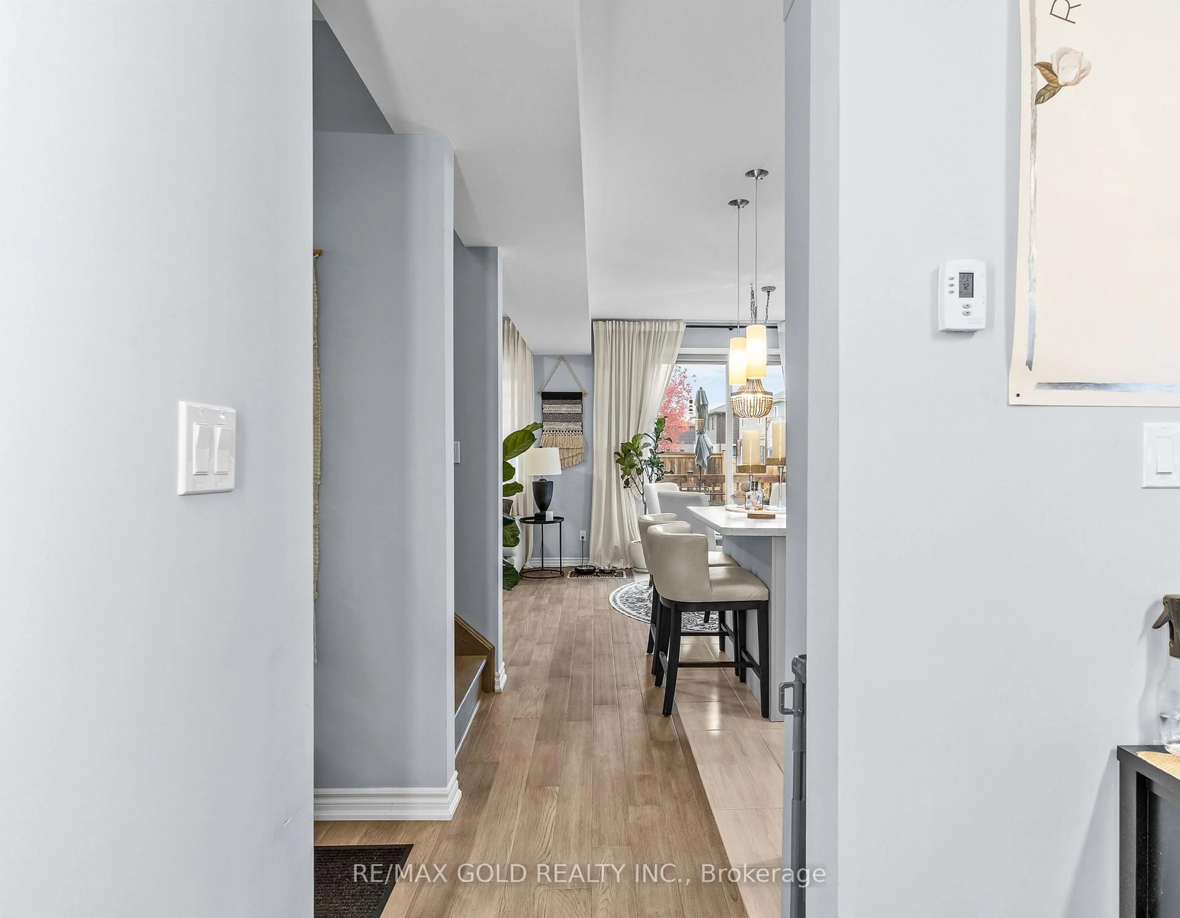 Indoor entryway for 7865 Seabiscuit Dr, Niagara Falls Ontario L2H 3T9