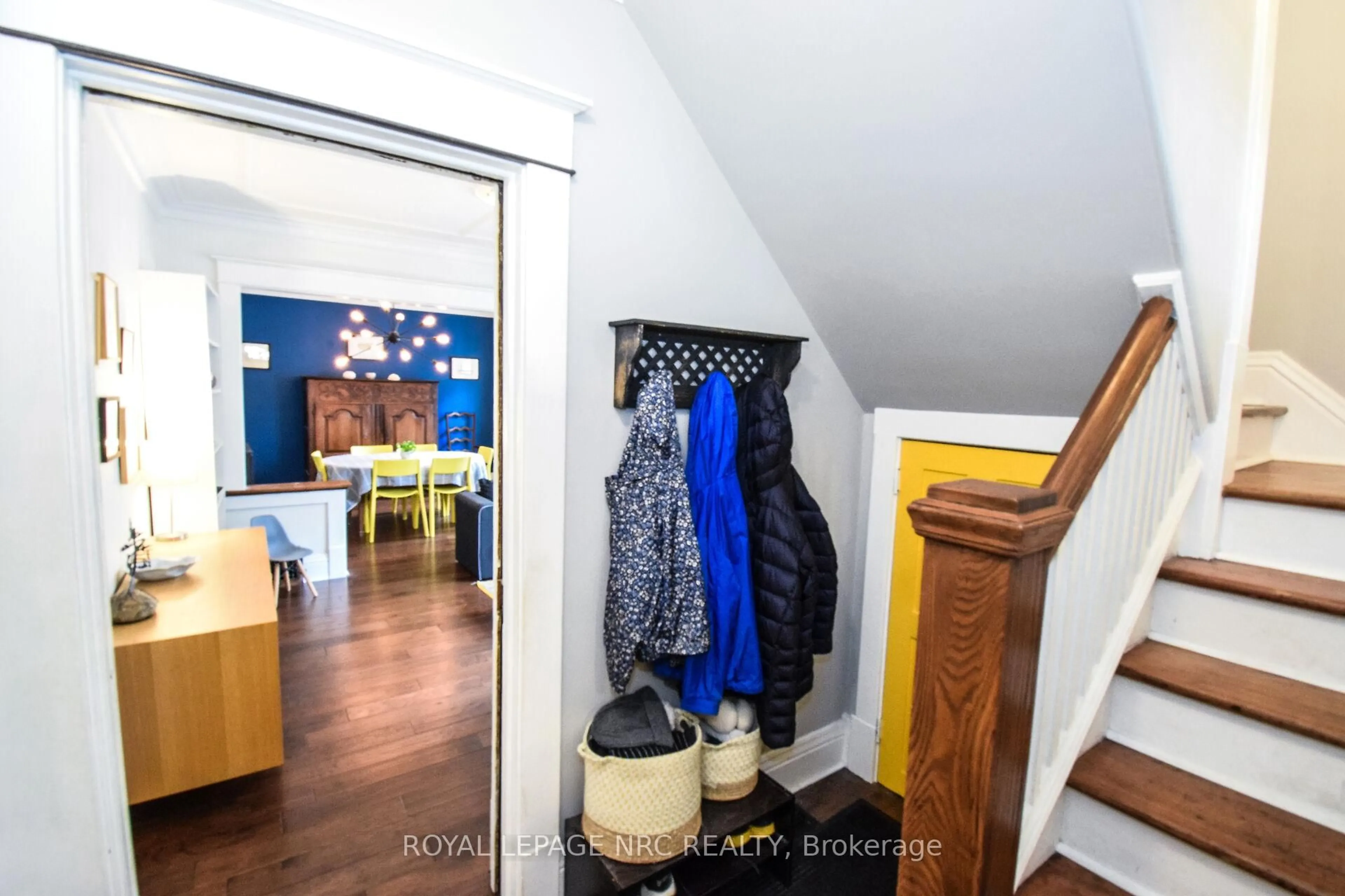 Indoor entryway for 40 Louisa St, St. Catharines Ontario L2R 2J6