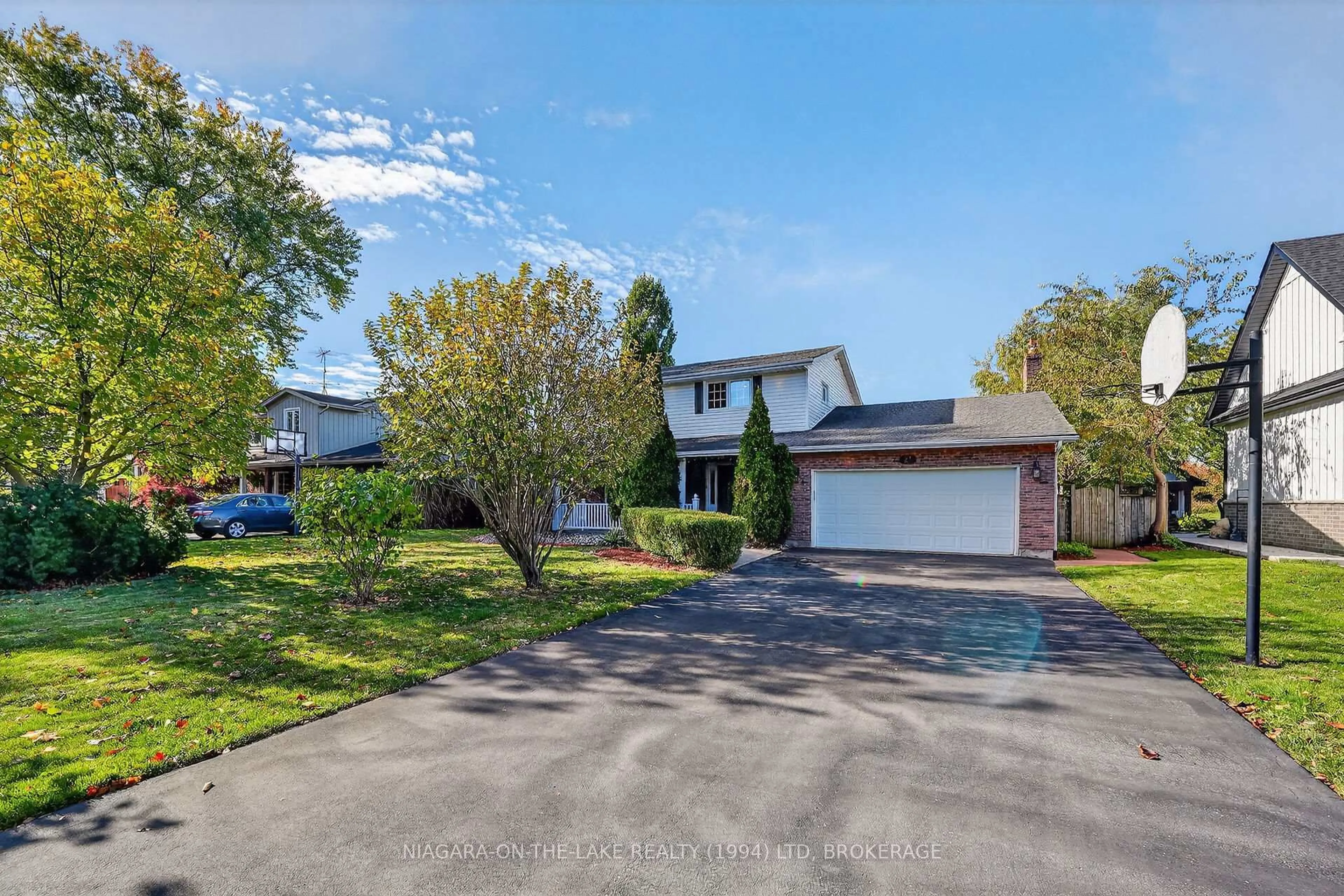 A pic from outside/outdoor area/front of a property/back of a property/a pic from drone, street for 21 Garrison Village Dr, Niagara-on-the-Lake Ontario L0S 1J0
