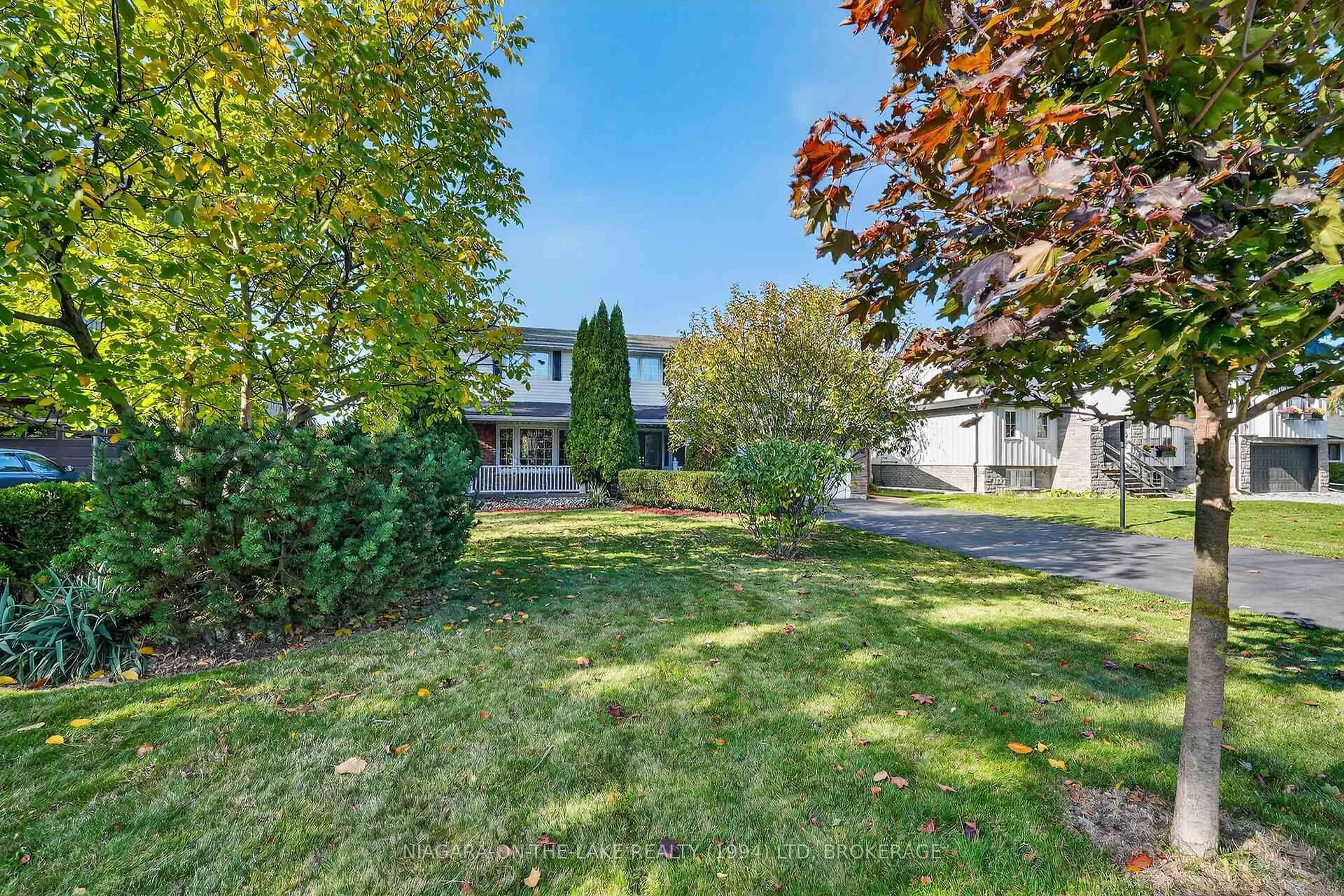 A pic from outside/outdoor area/front of a property/back of a property/a pic from drone, street for 21 Garrison Village Dr, Niagara-on-the-Lake Ontario L0S 1J0