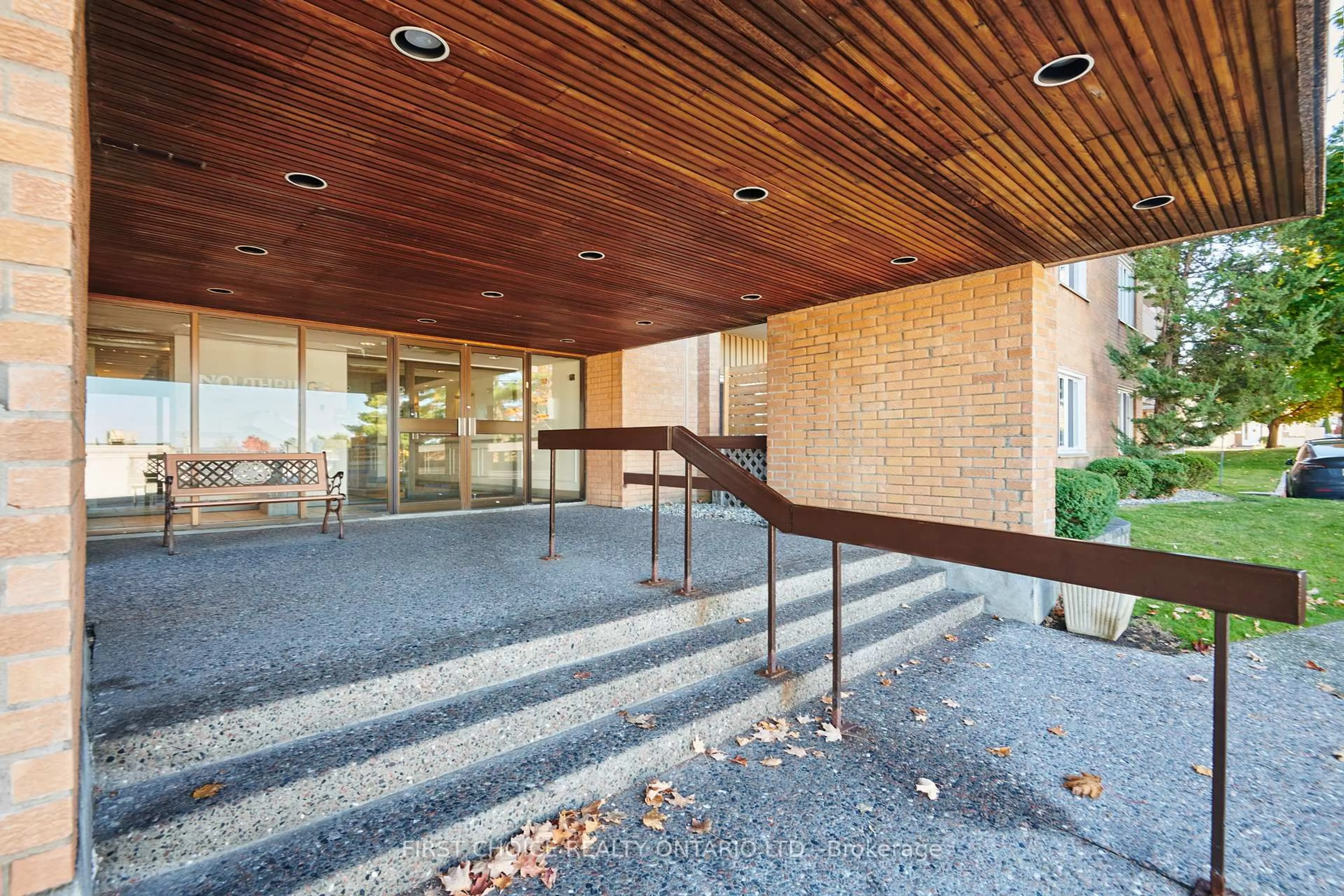 Indoor foyer for 1599 Lassiter Terr #217, Ottawa Ontario K1J 8R6