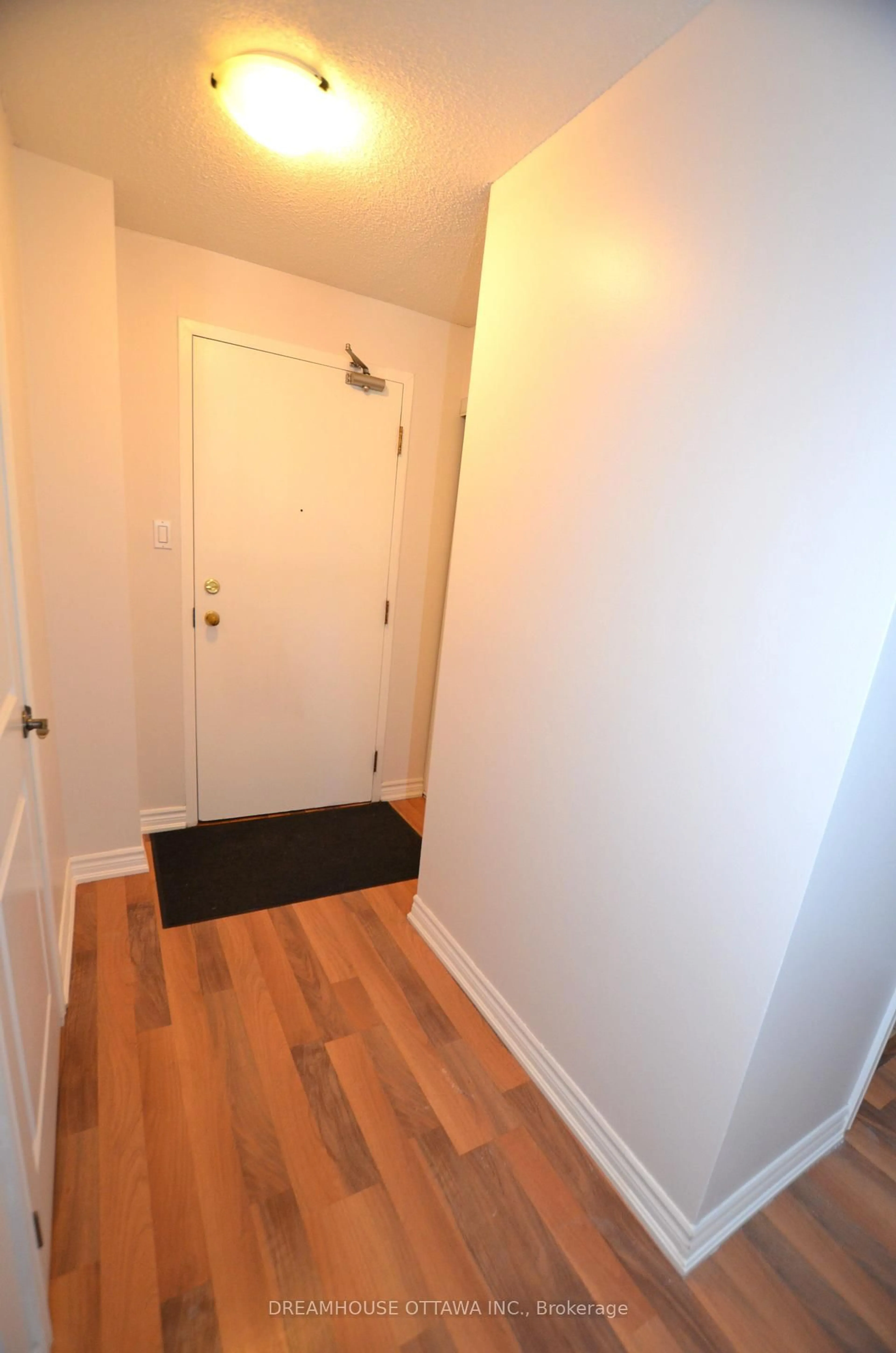 Unknown for 1490 Heron Rd #107, Ottawa Ontario K1V 6A5