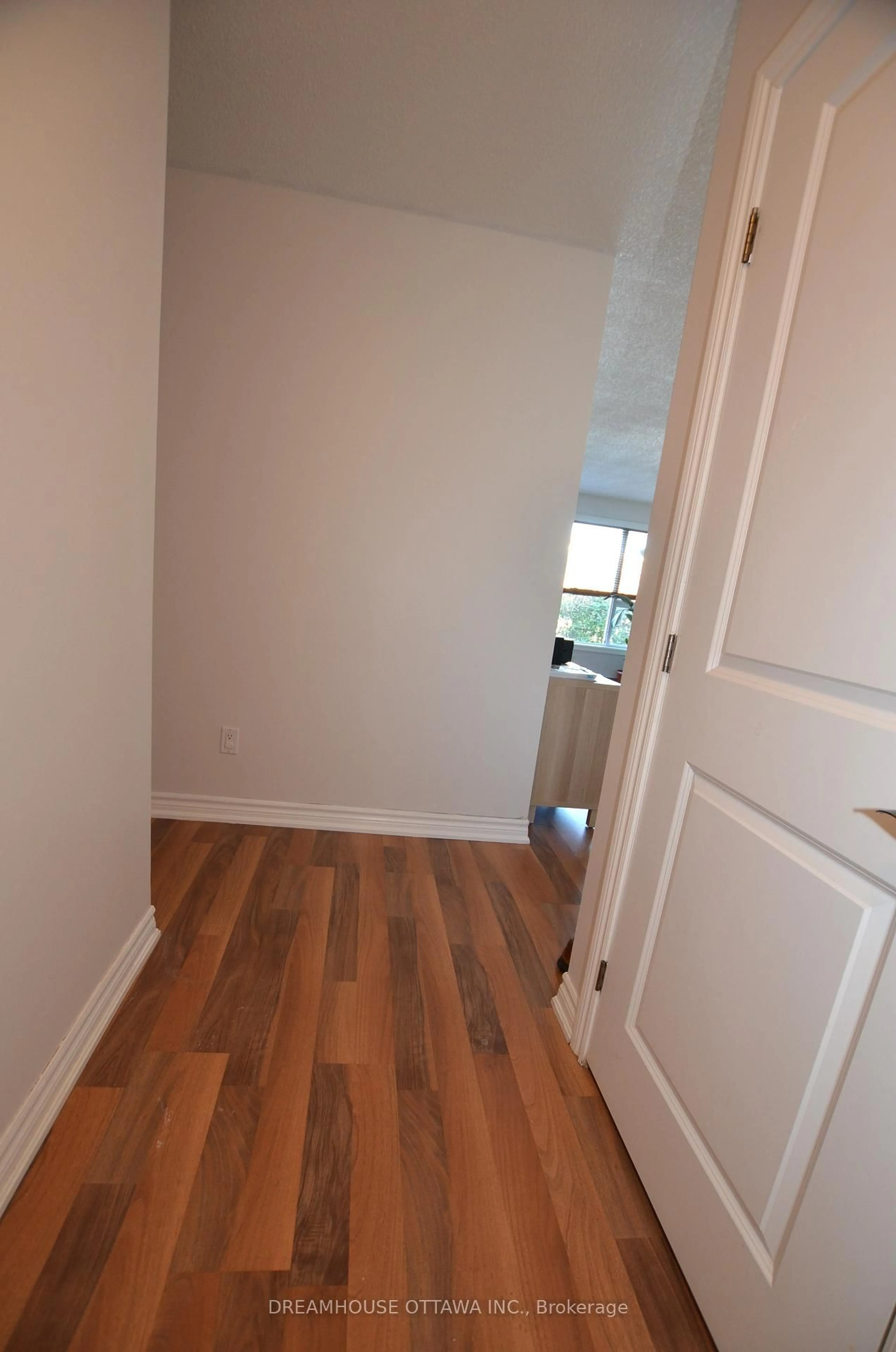 A pic of a room for 1490 Heron Rd #107, Ottawa Ontario K1V 6A5