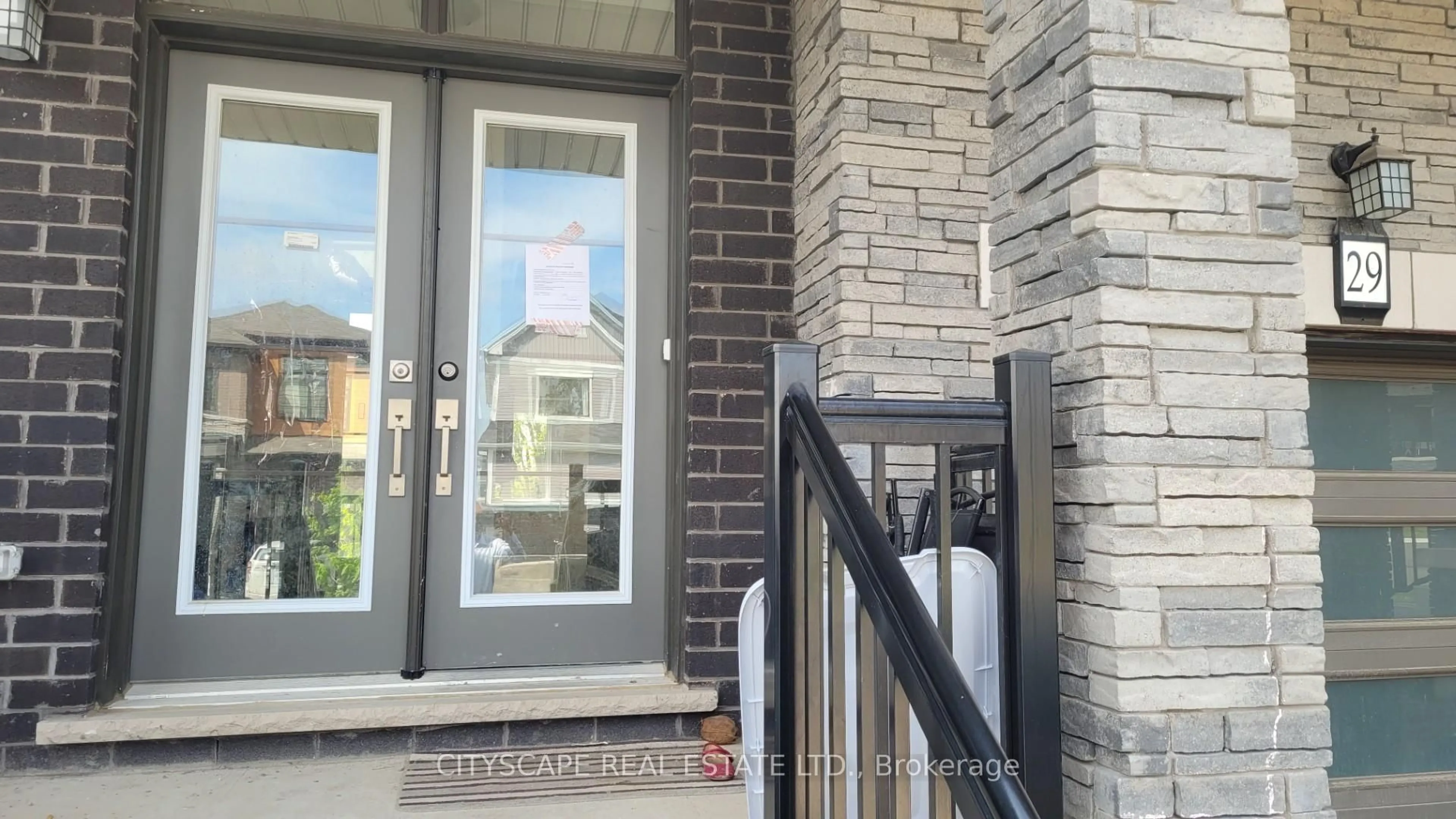 Indoor entryway for 29 Sundin Dr, Haldimand Ontario N3W 0H1