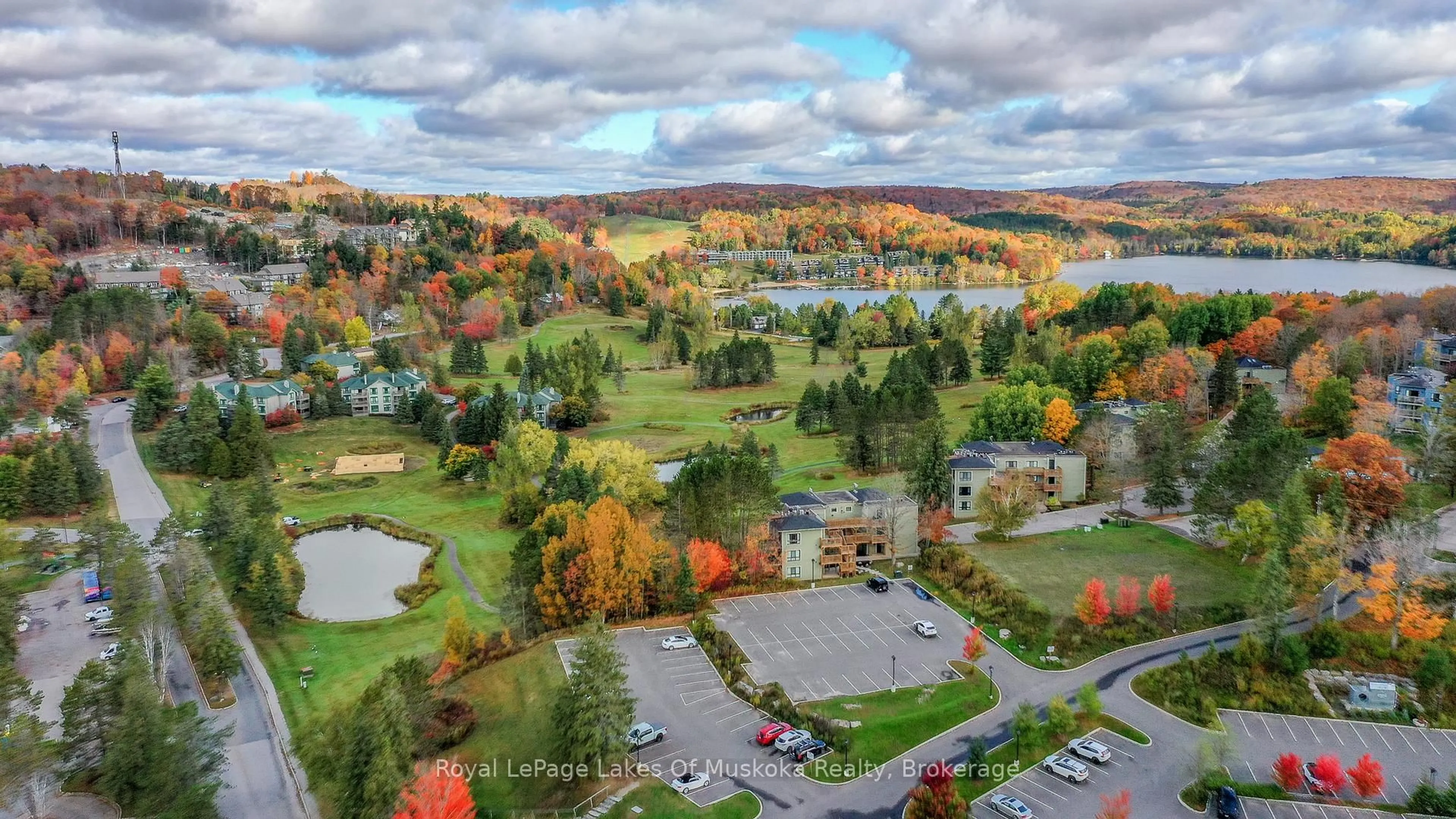 A pic from outside/outdoor area/front of a property/back of a property/a pic from drone, mountain view for 29 Tennisview Dr #301, Huntsville Ontario P1H 1A9