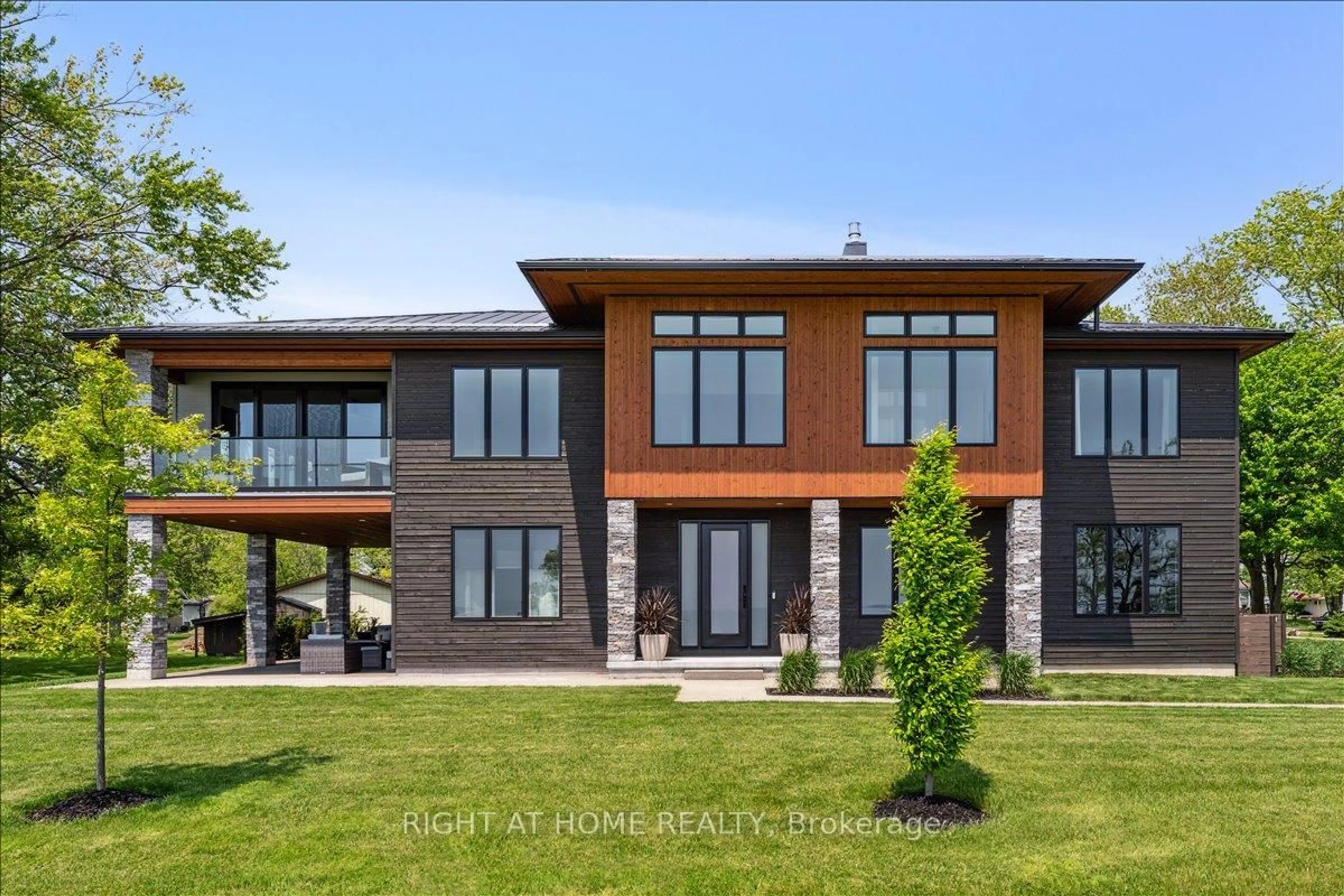 Home with brick exterior material, unknown for 17 Bluewater Pkwy, Haldimand Ontario N0A 1P0