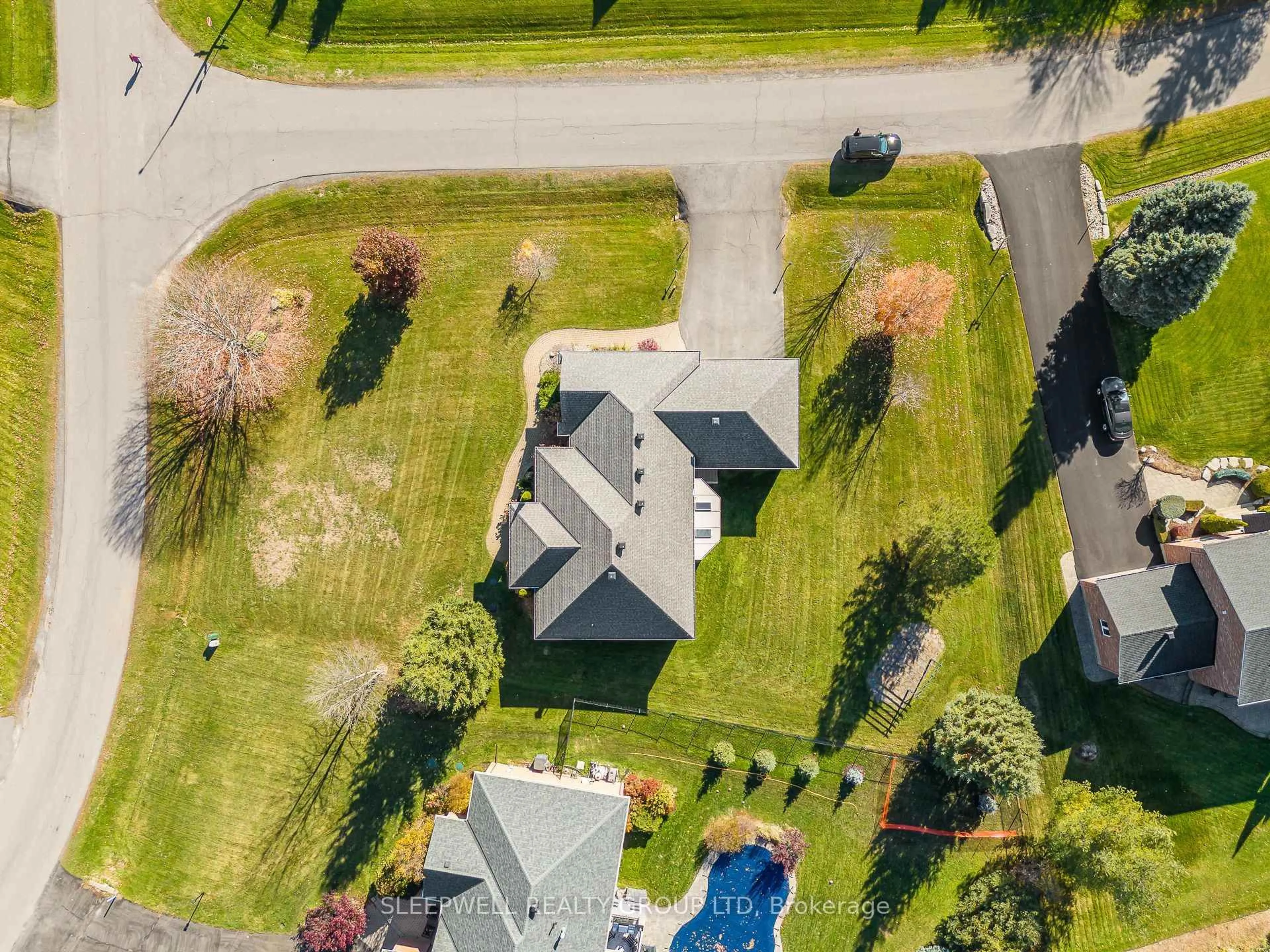 A pic from outside/outdoor area/front of a property/back of a property/a pic from drone, street for 1040 Misty Morning Lane, Greely Ontario K4P 1P8