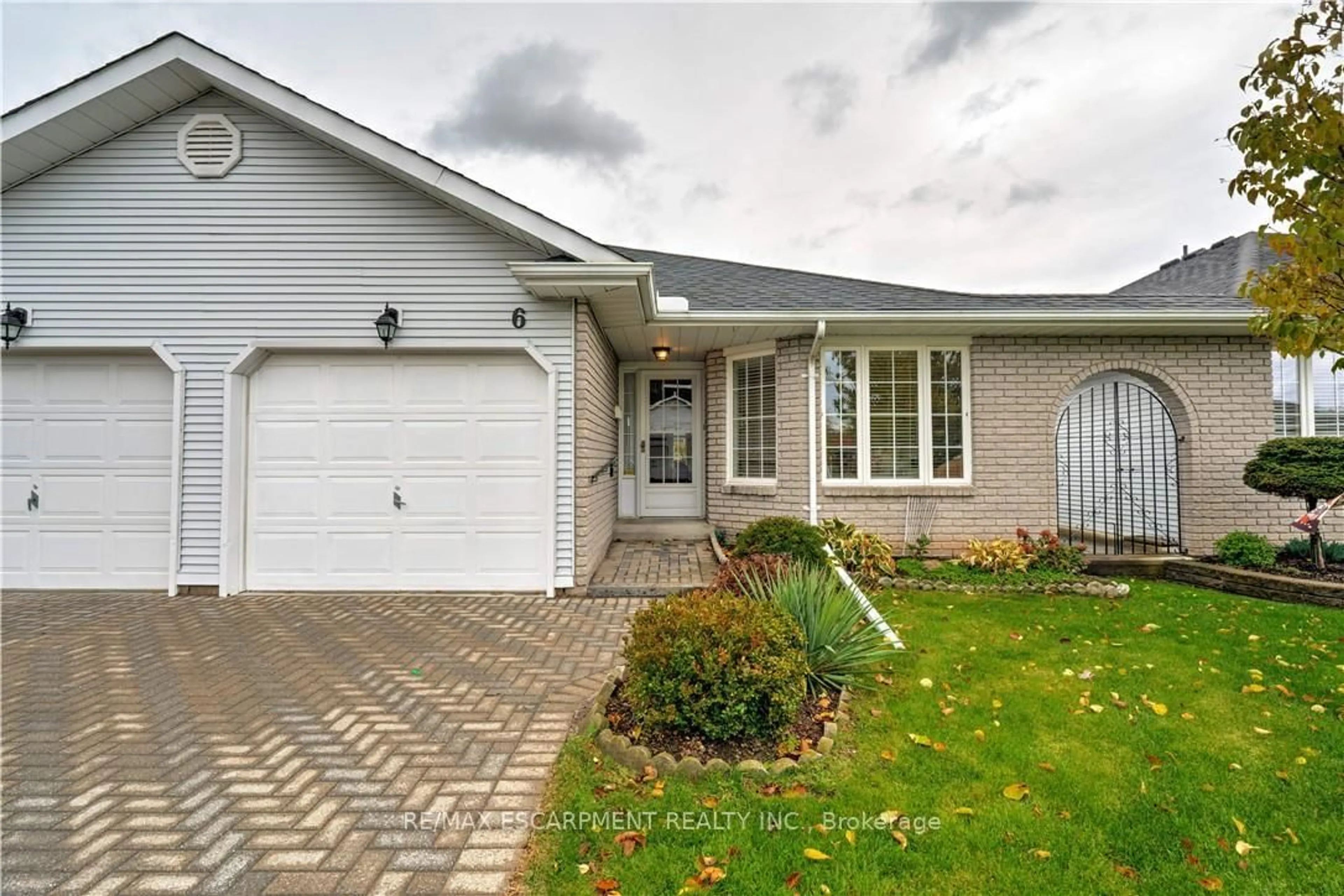 Home with vinyl exterior material, street for 6 Village Dr, West Lincoln Ontario L0R 2A0