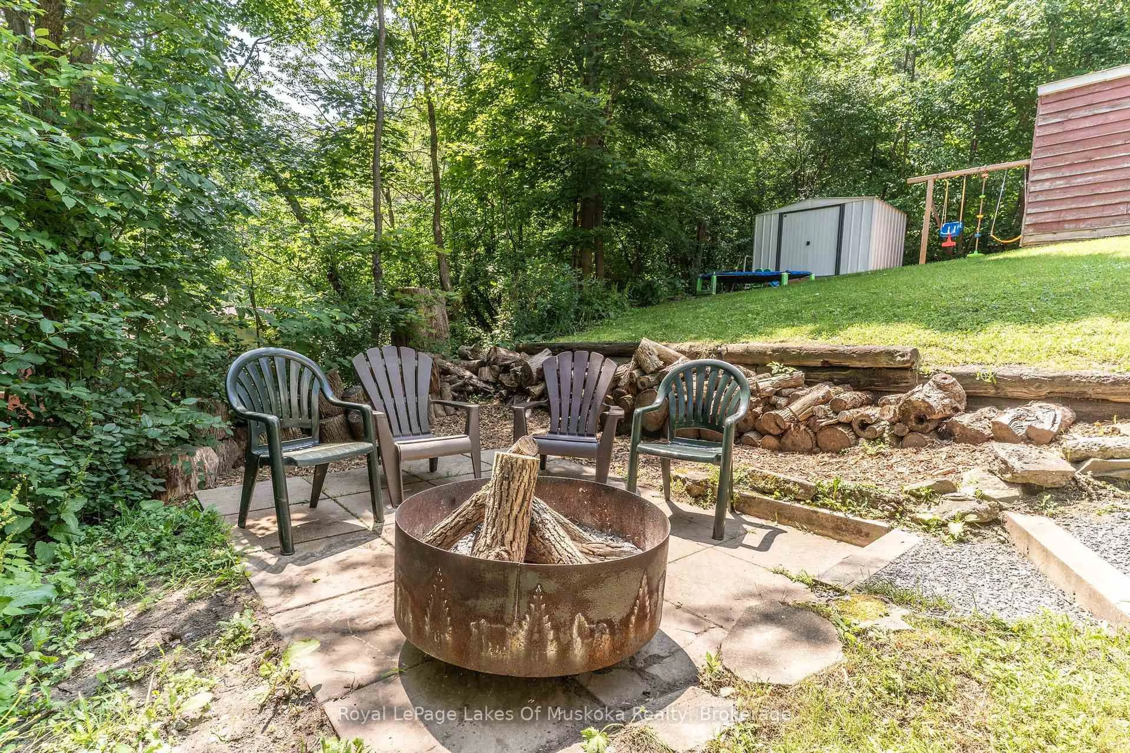 Patio, forest/trees view for 31 Florence St, Huntsville Ontario P1H 1V4