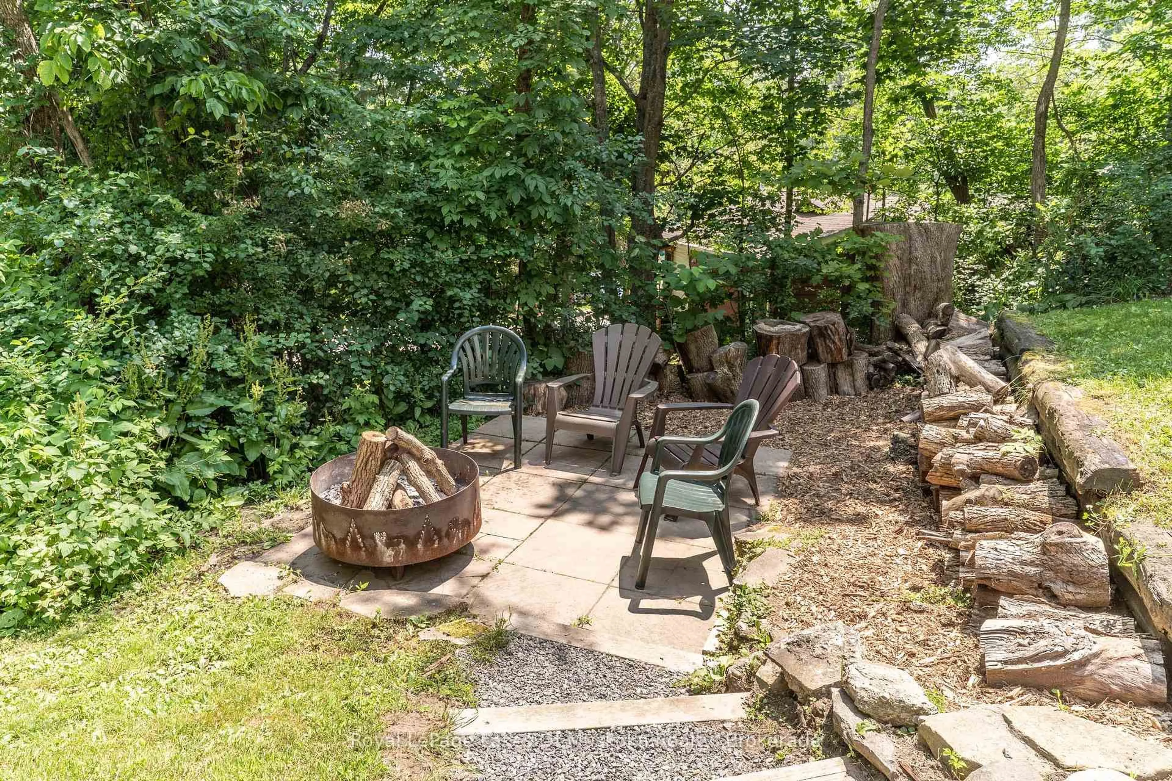 Patio, forest/trees view for 31 Florence St, Huntsville Ontario P1H 1V4
