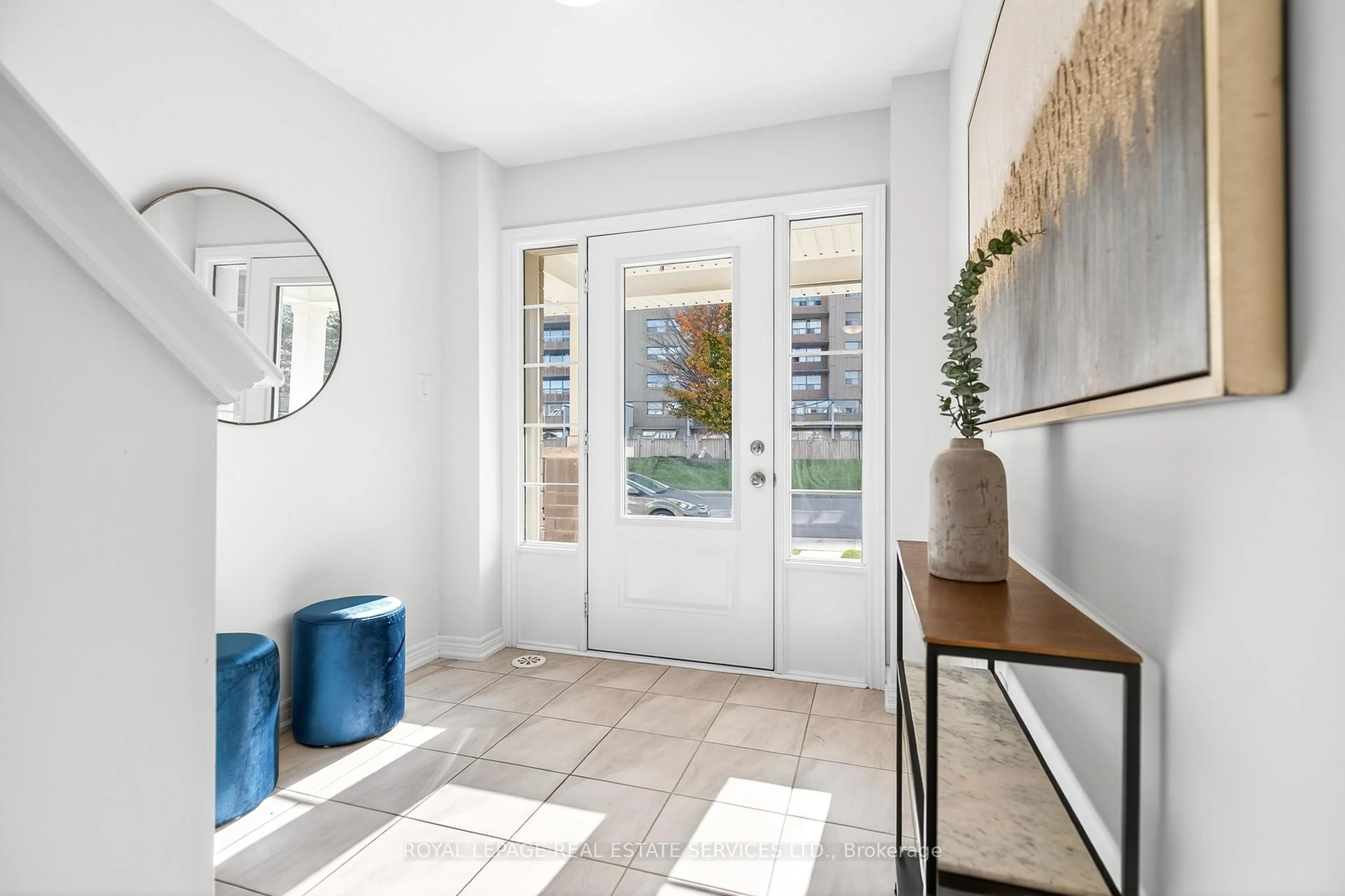 Indoor entryway for 13 Canoe Lane, Hamilton Ontario L8K 0A3