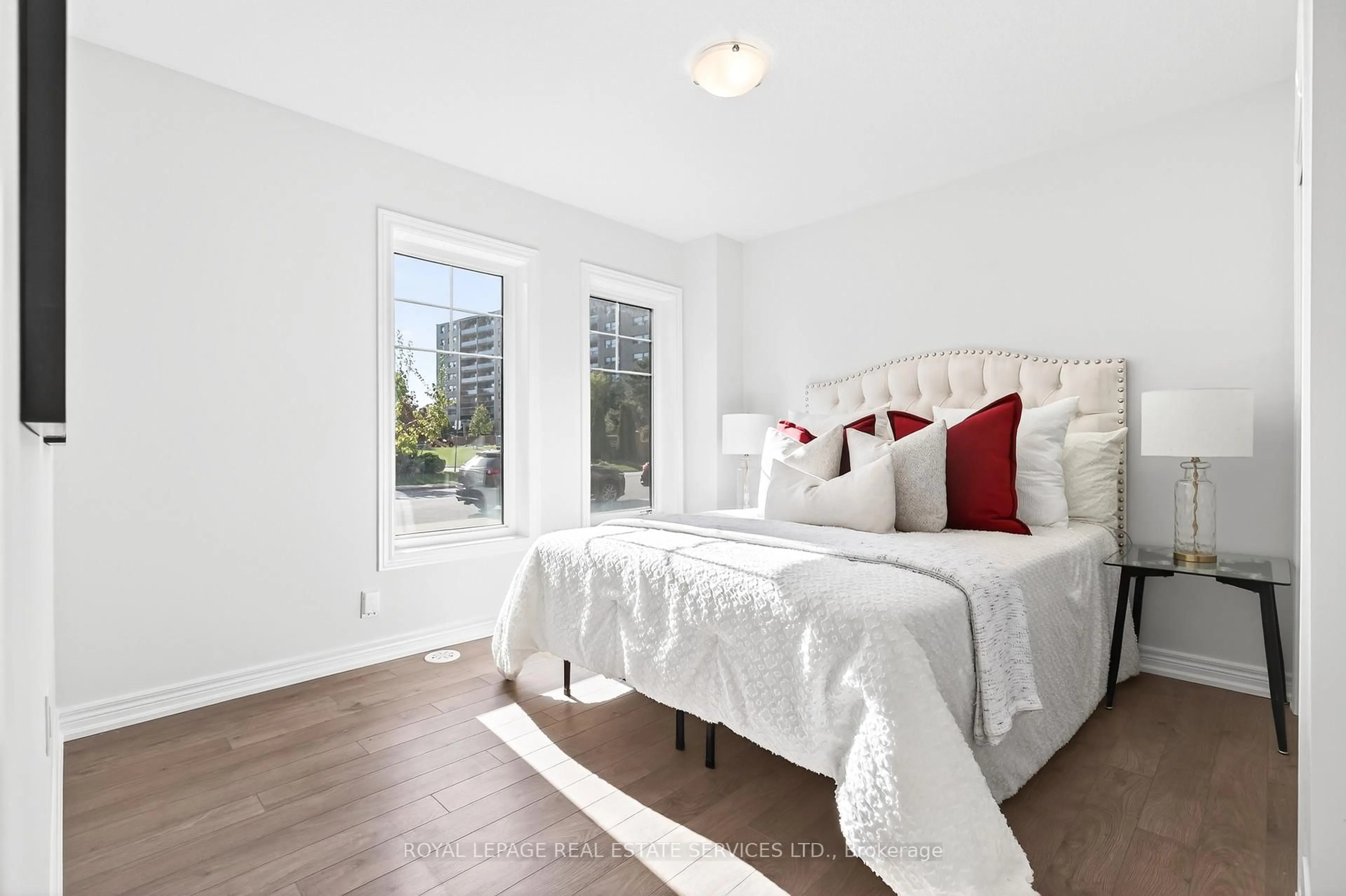 Bedroom with bed, unknown for 13 Canoe Lane, Hamilton Ontario L8K 0A3