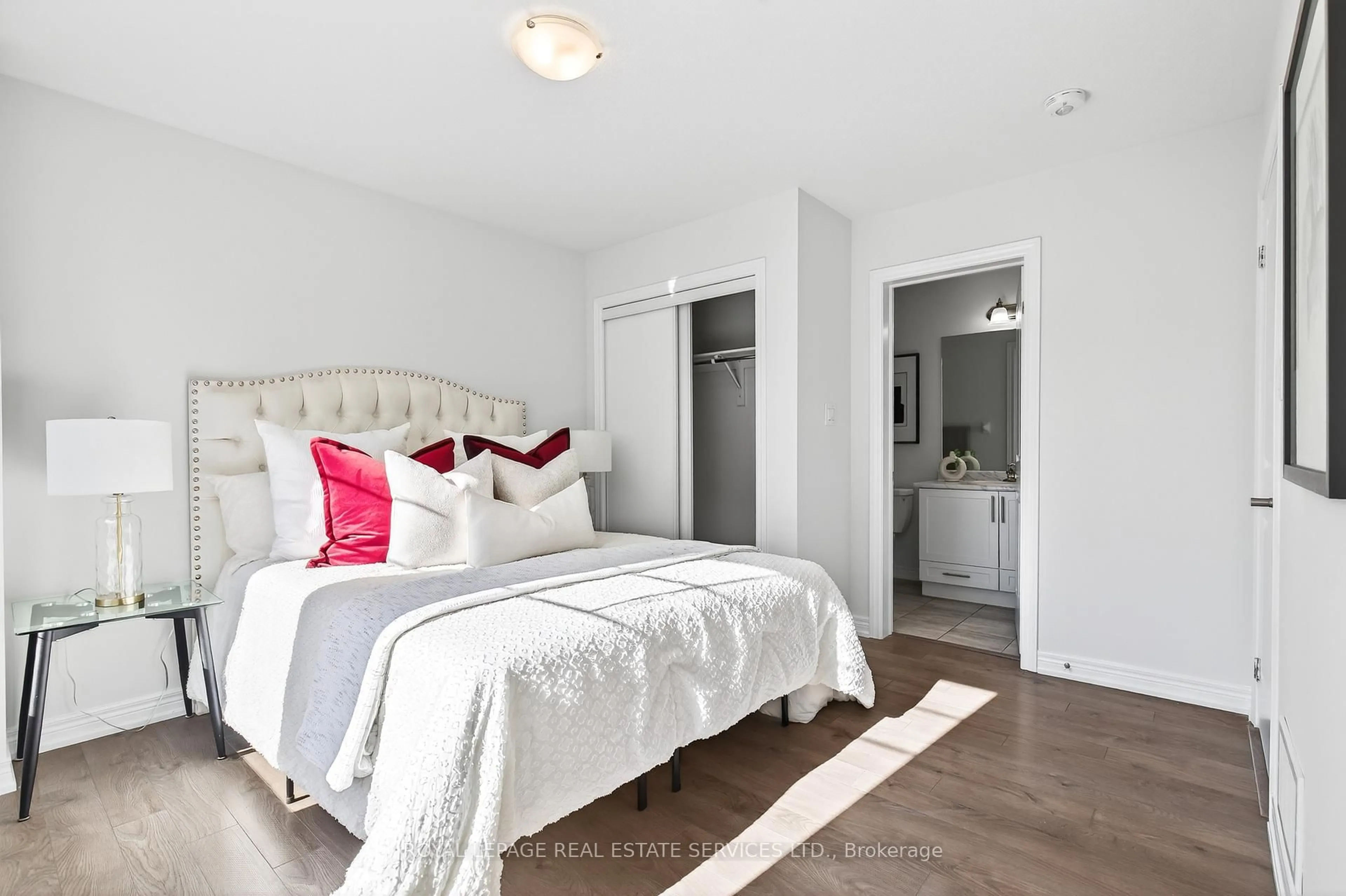 Bedroom with bed, unknown for 13 Canoe Lane, Hamilton Ontario L8K 0A3