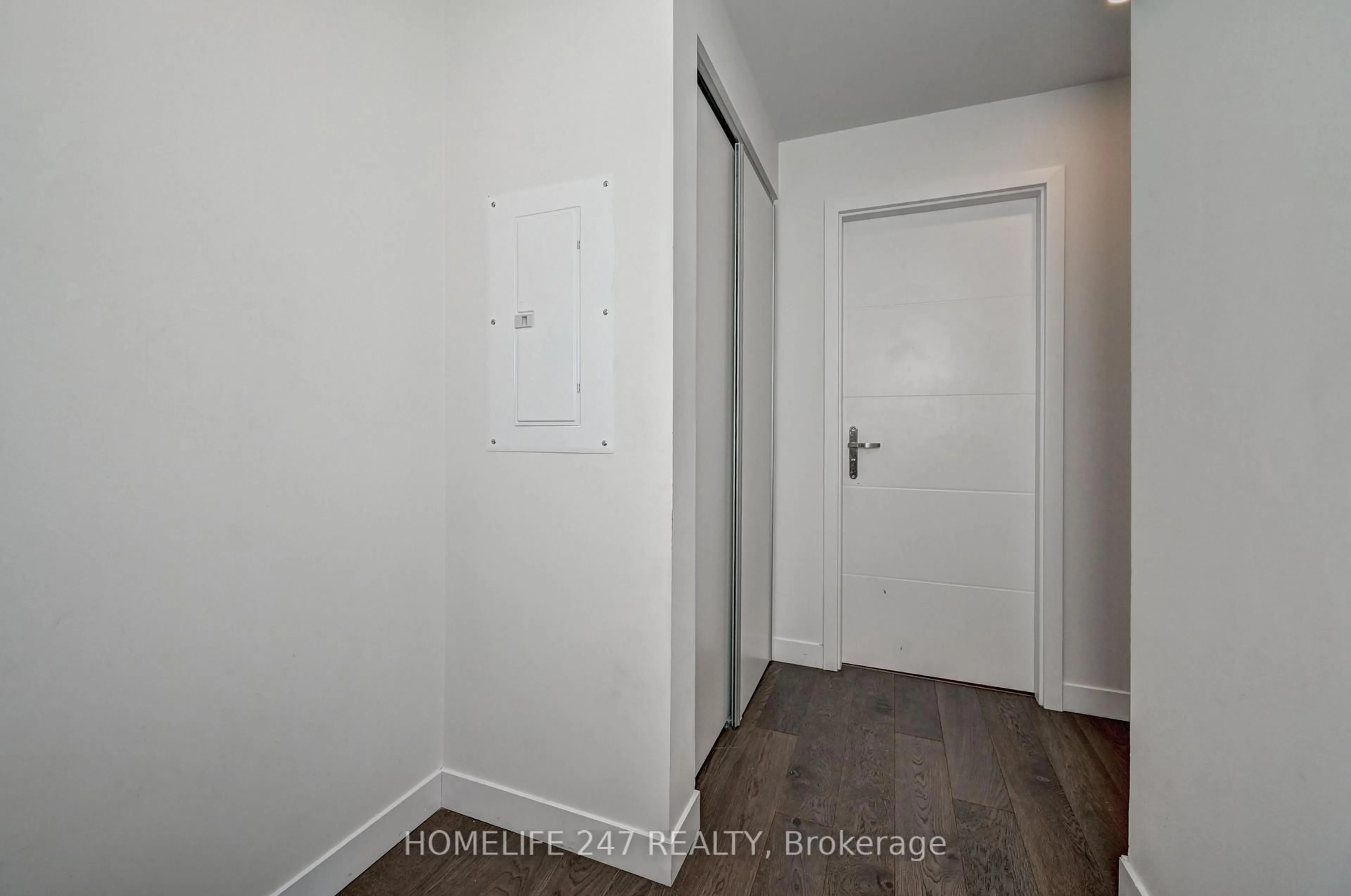 Indoor entryway for 60 Frederick St #3102, Kitchener Ontario N2H 0C7