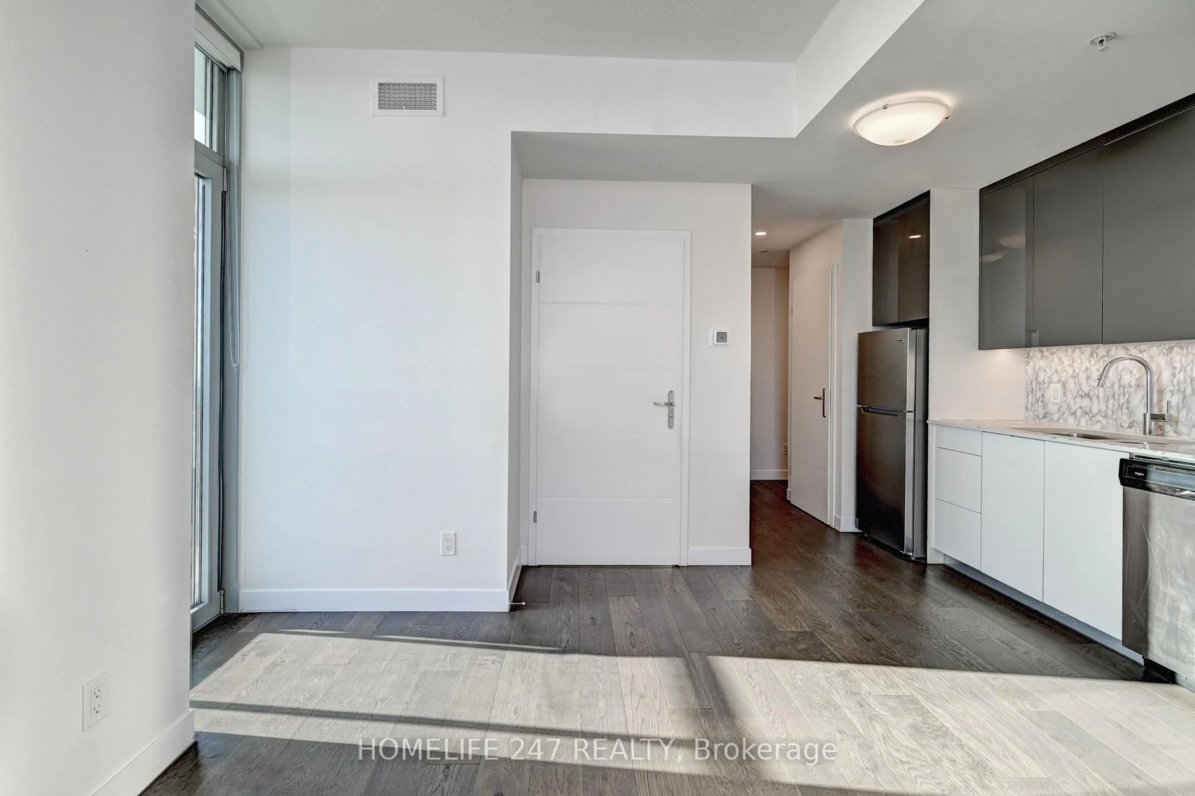 Indoor entryway for 60 Frederick St #3102, Kitchener Ontario N2H 0C7