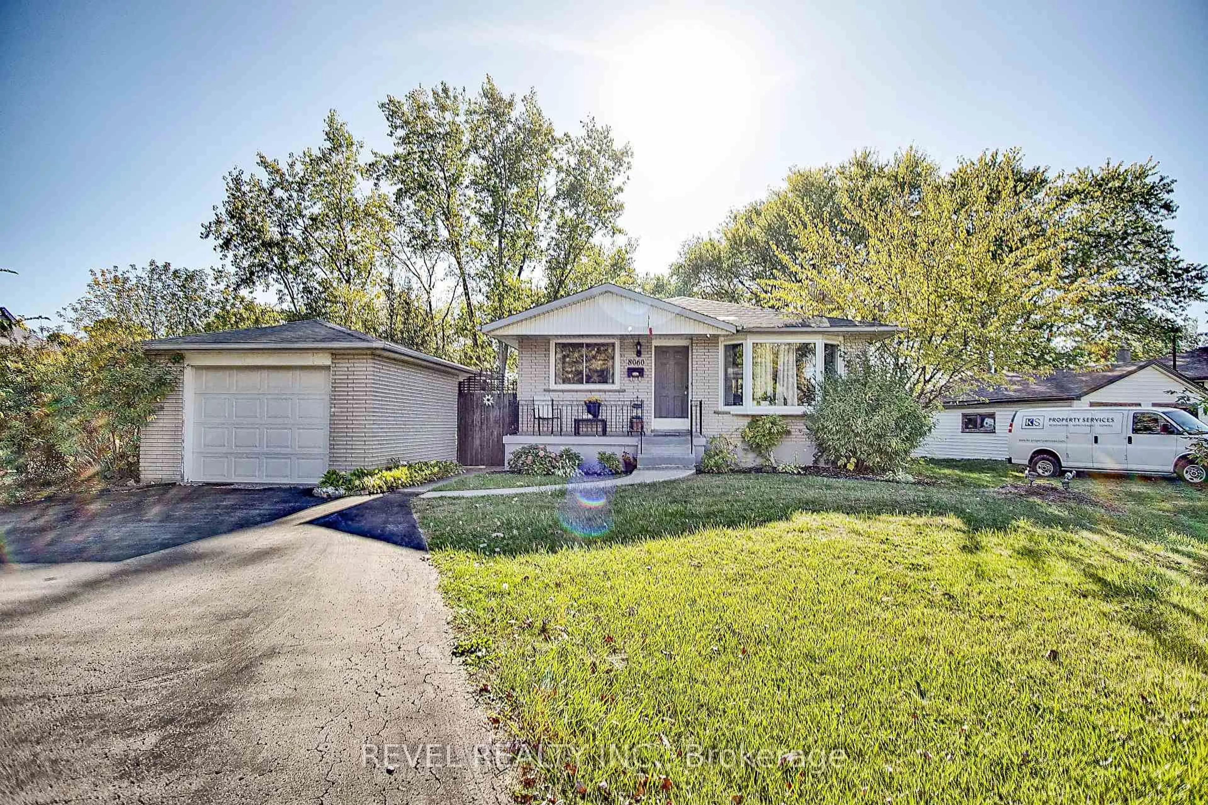 A pic from outside/outdoor area/front of a property/back of a property/a pic from drone, street for 8060 Beaverdams Rd, Niagara Falls Ontario L2H 1R8