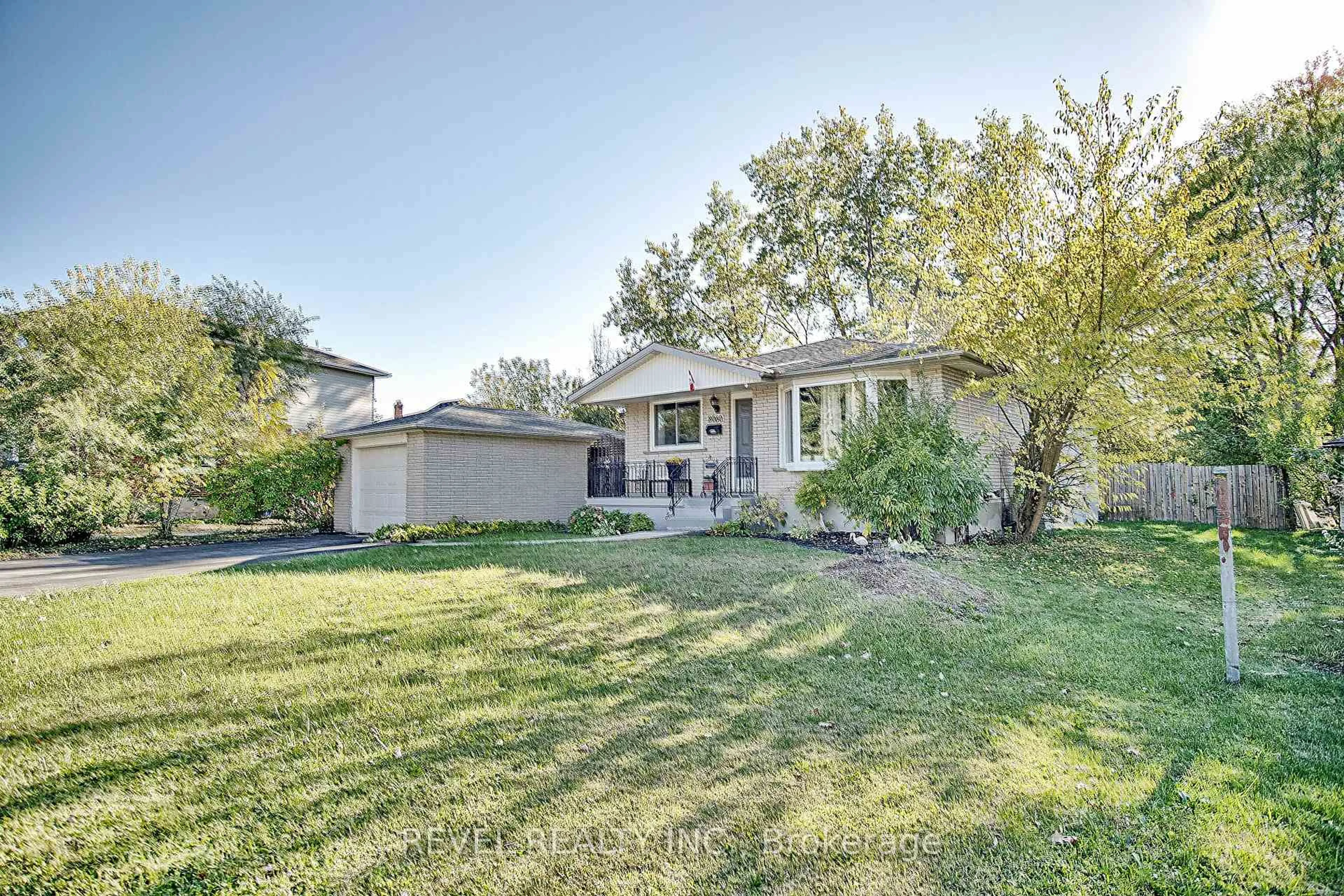 A pic from outside/outdoor area/front of a property/back of a property/a pic from drone, street for 8060 Beaverdams Rd, Niagara Falls Ontario L2H 1R8