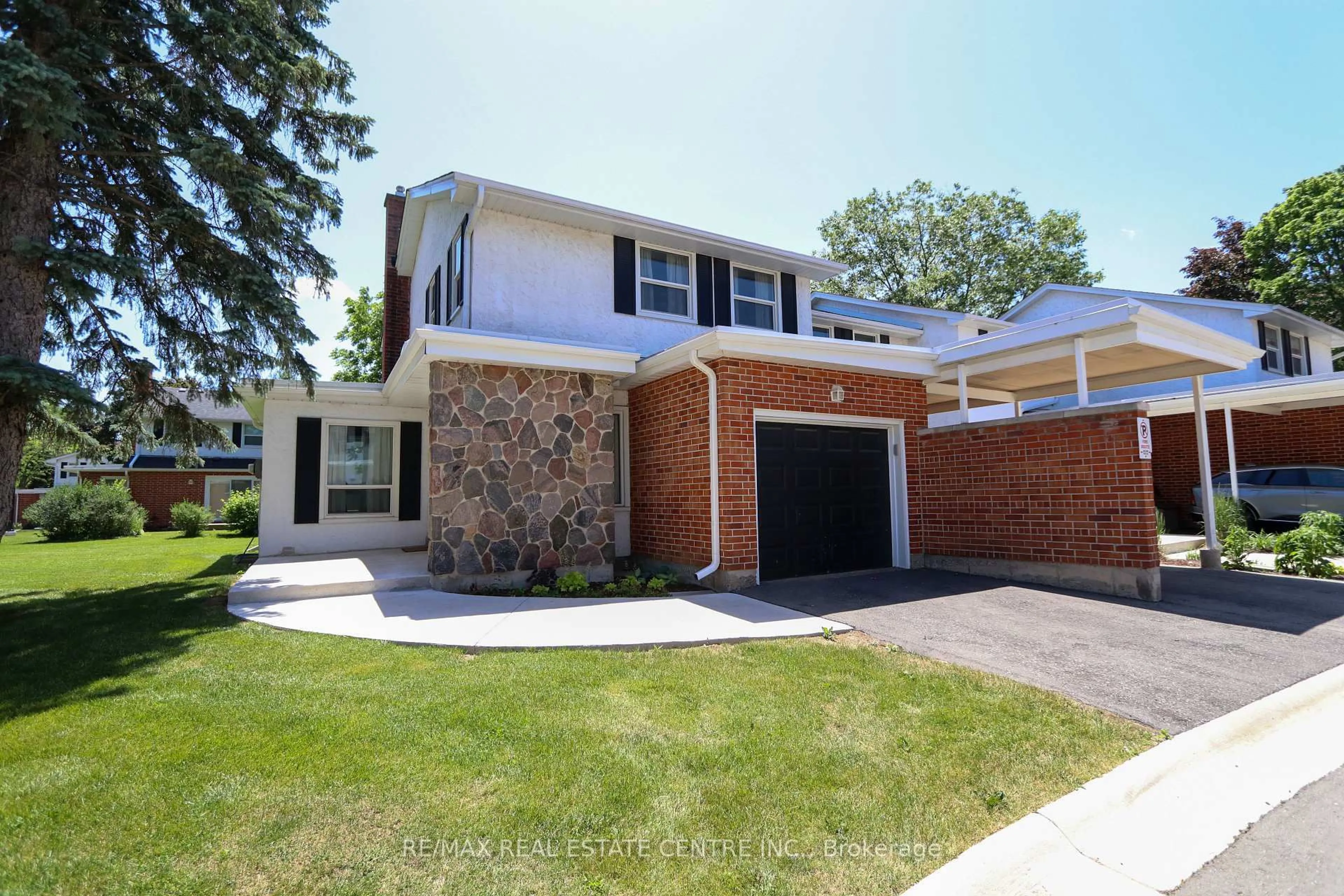 Home with brick exterior material, street for 423 Keats Way #1, Waterloo Ontario N2L 5S7