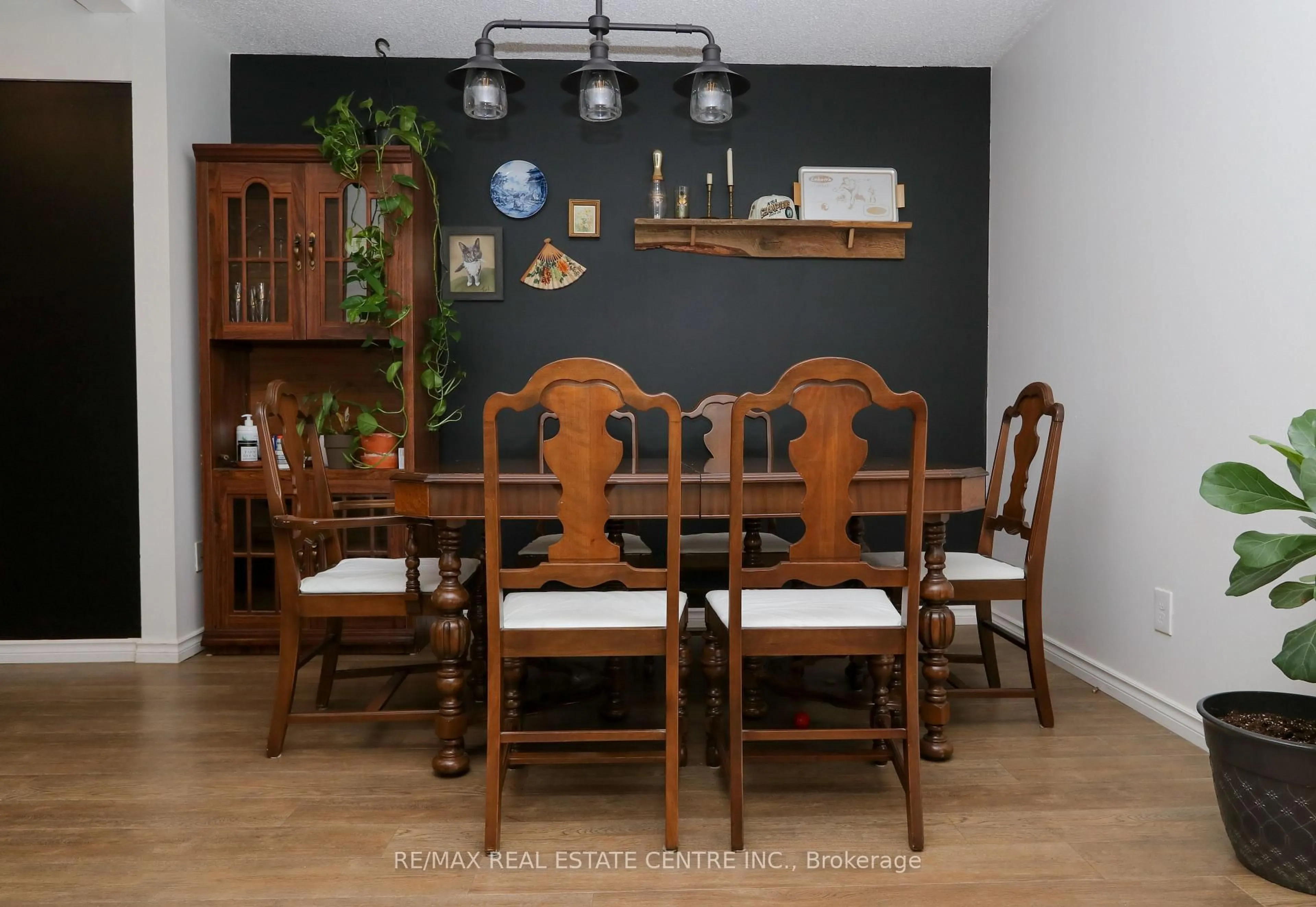 Dining room, wood/laminate floor for 423 Keats Way #1, Waterloo Ontario N2L 5S7