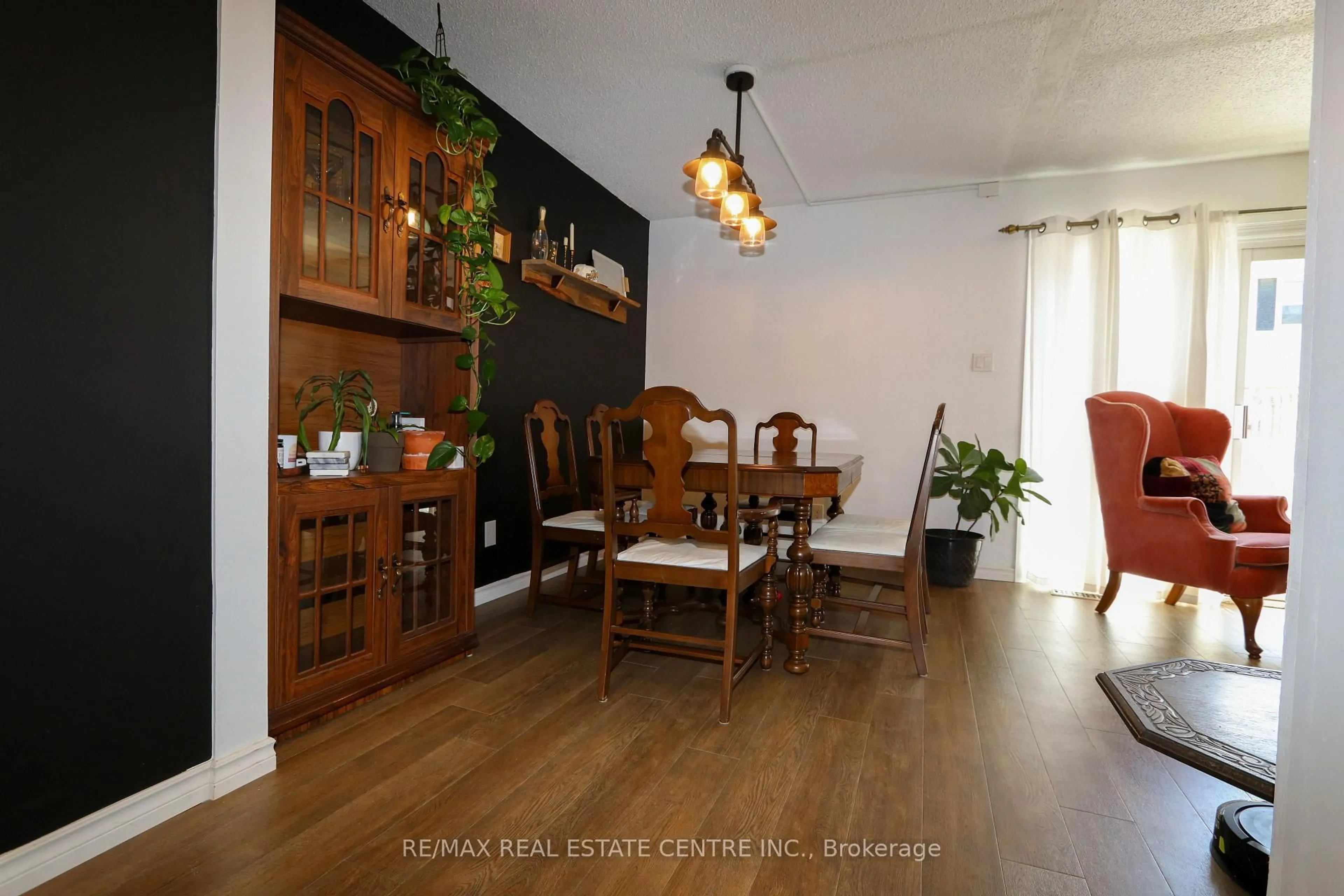 Dining room, wood/laminate floor for 423 Keats Way #1, Waterloo Ontario N2L 5S7