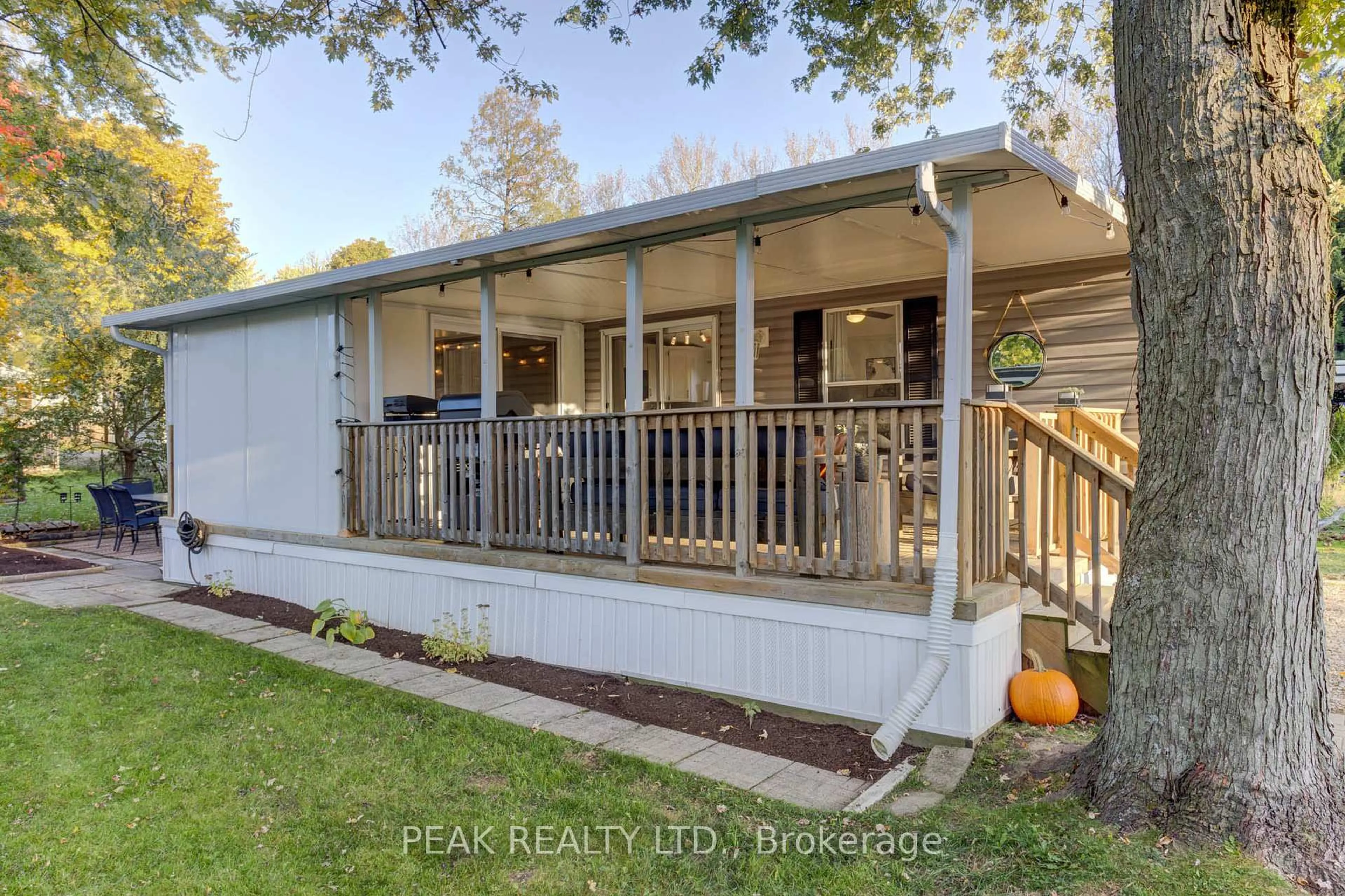 Home with vinyl exterior material, unknown for 580 Beaver Creek Rd #153, Waterloo Ontario N2J 3Z4