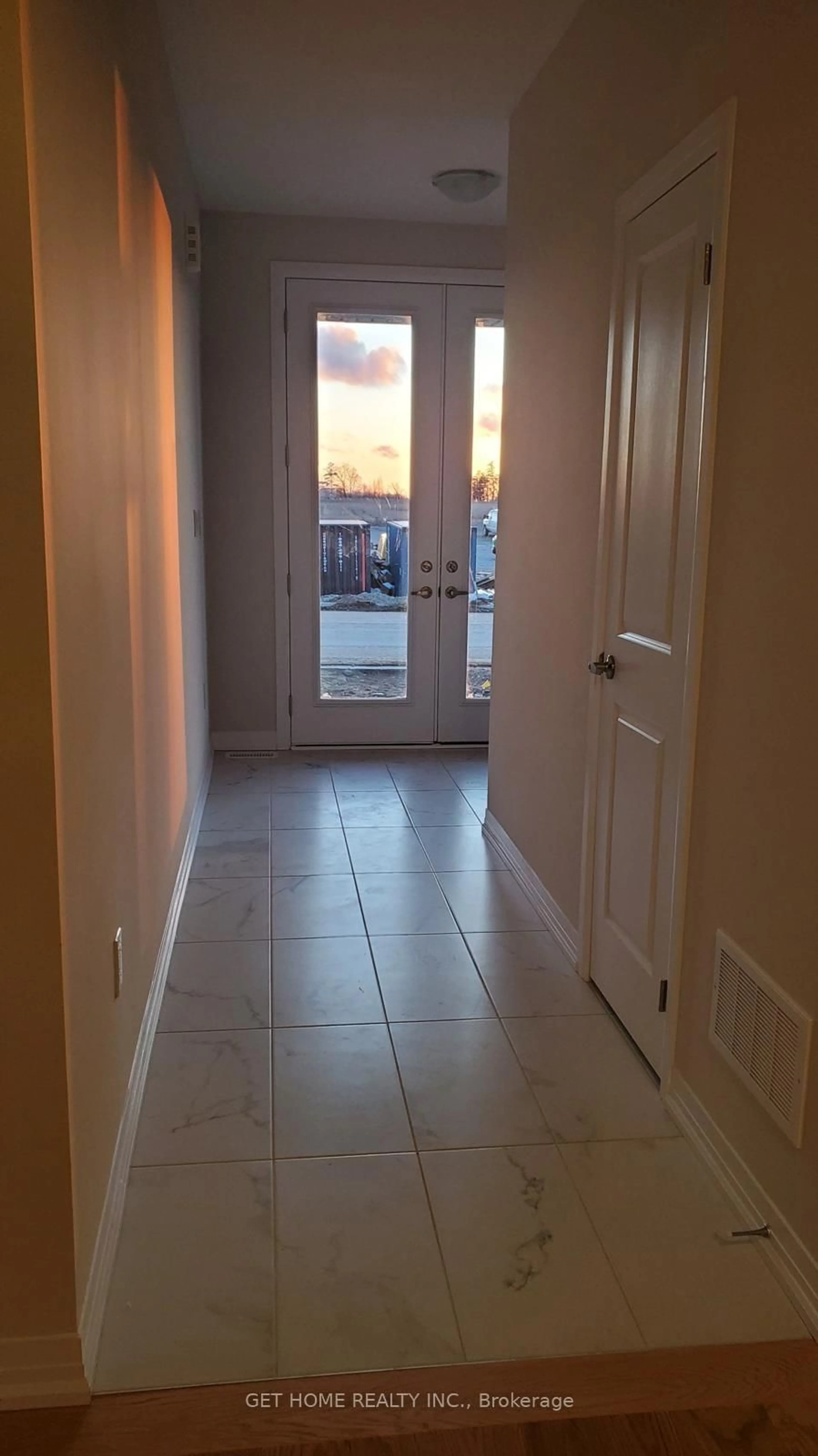 Indoor entryway for 278 Newman Dr, Cambridge Ontario N1S 0E1