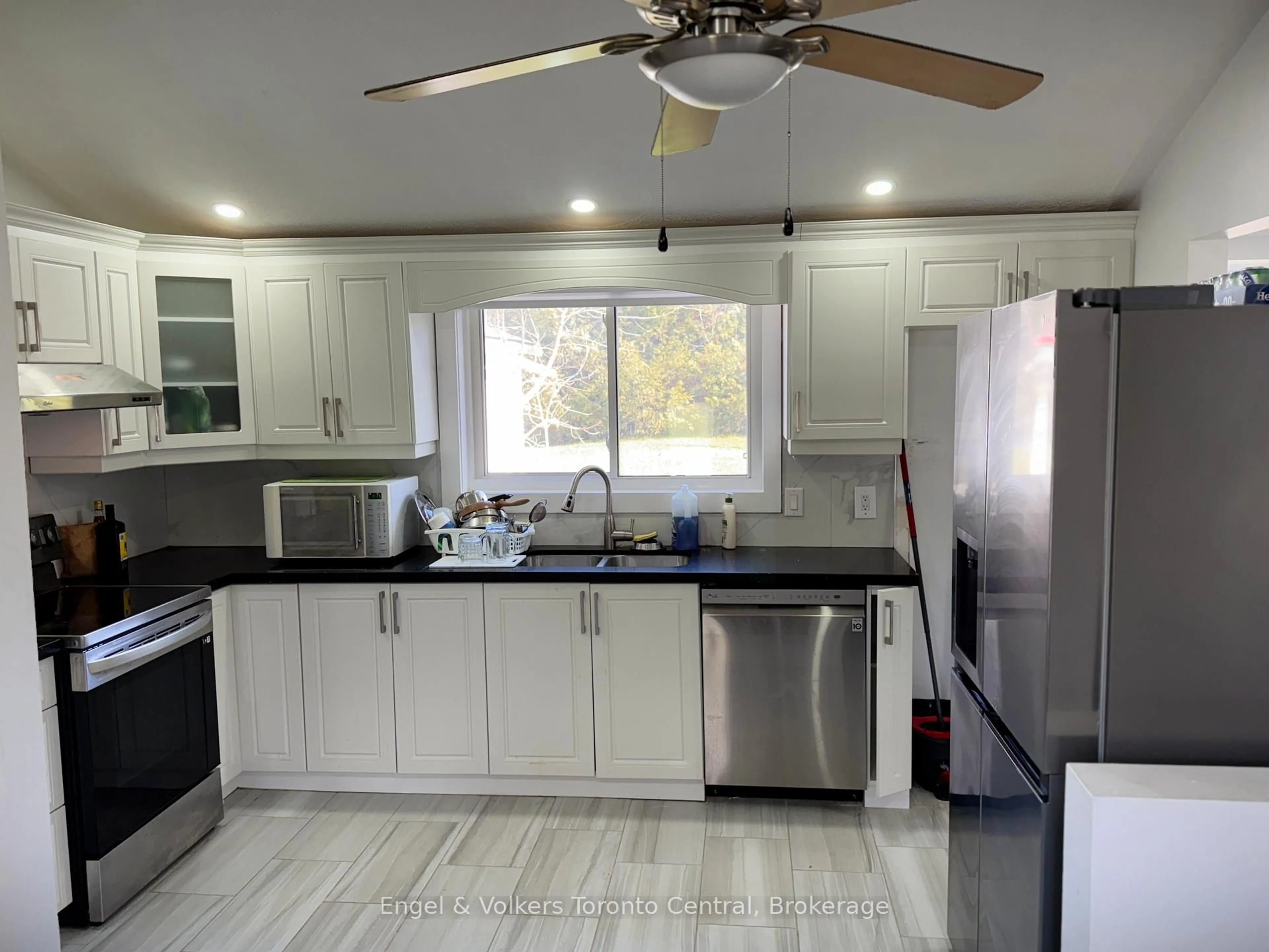 Open concept kitchen, unknown for 209 Evans St, Grey Highlands Ontario N0C 1E0